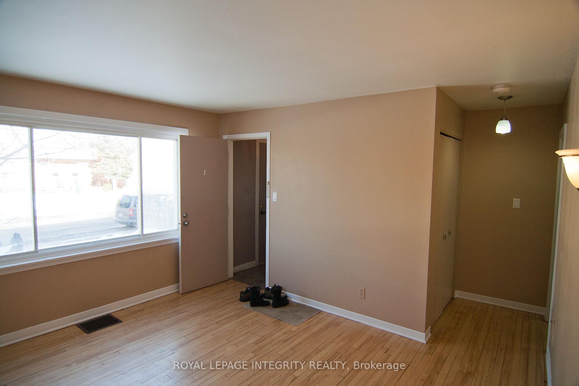 Photo 11 of 422 Queen Mary Street, Ottawa, Overbrook/Castle Heights — HOMEH