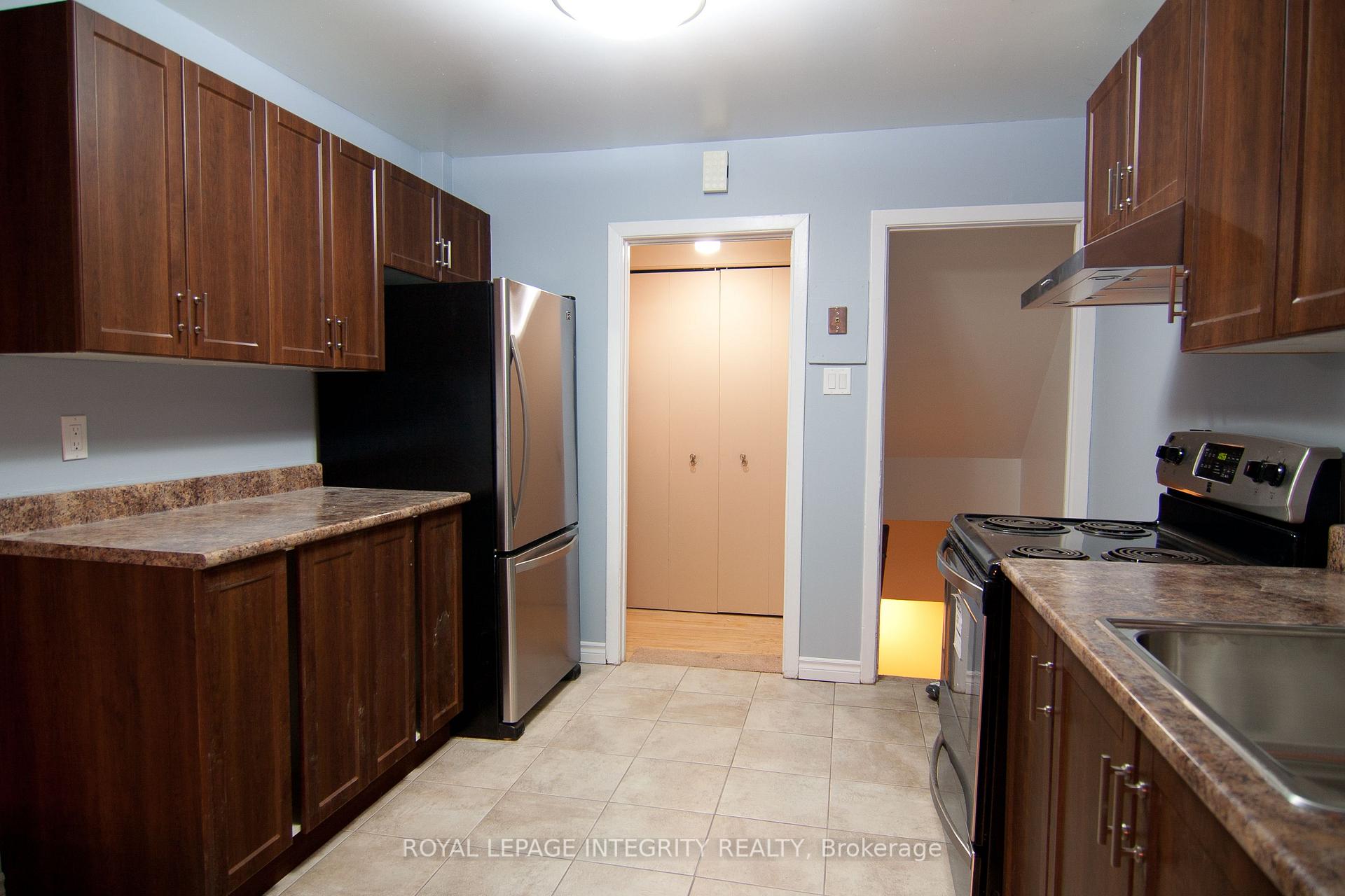 Photo 12 of 422 Queen Mary Street, Ottawa, Overbrook/Castle Heights — HOMEH