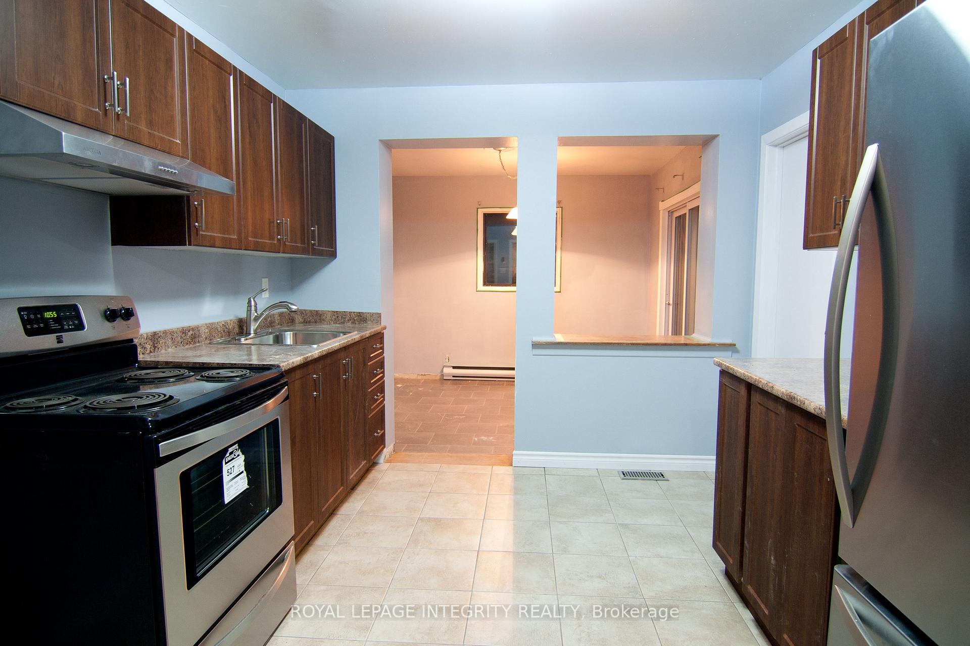 Photo 13 of 422 Queen Mary Street, Ottawa, Overbrook/Castle Heights — HOMEH