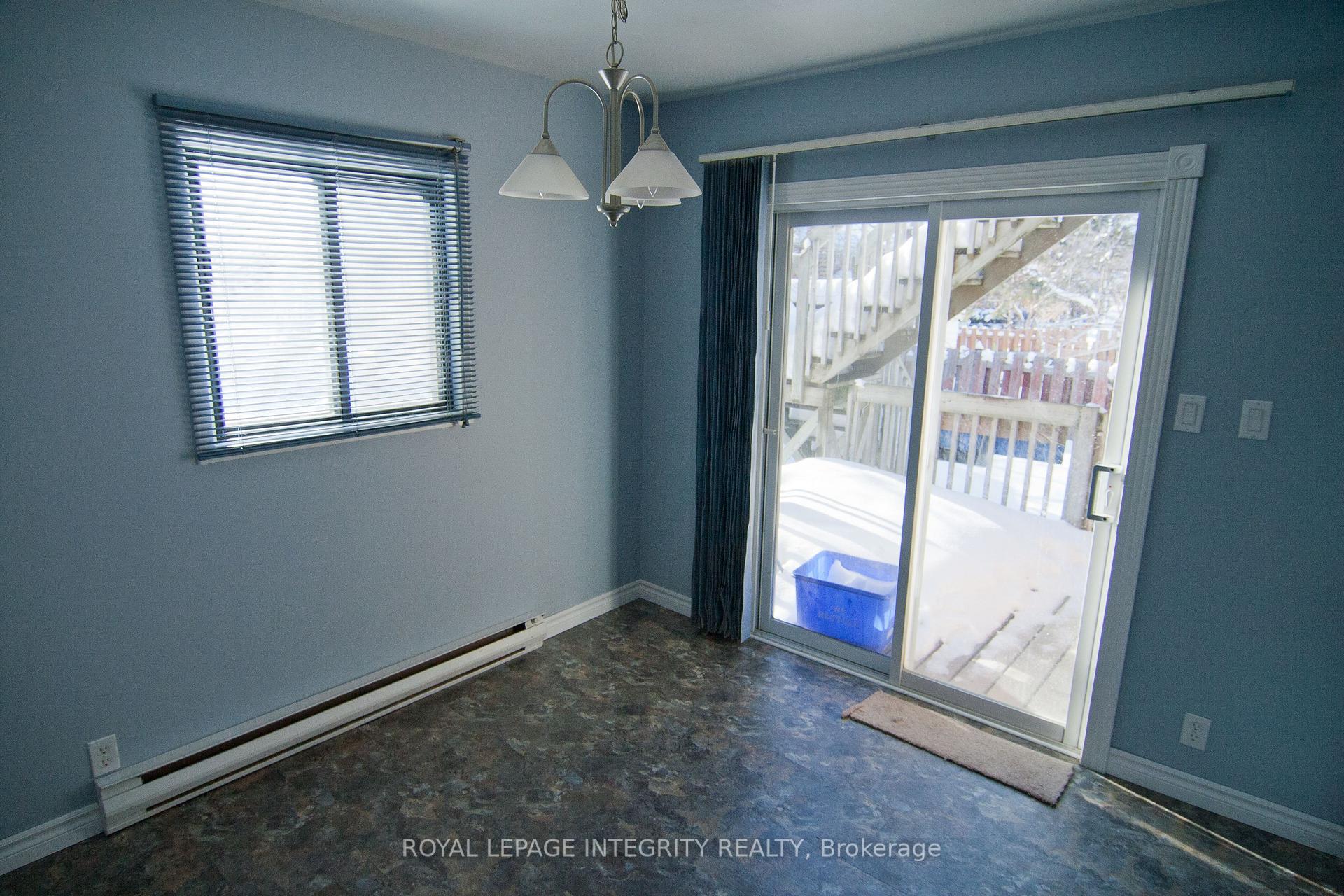 Photo 15 of 422 Queen Mary Street, Ottawa, Overbrook/Castle Heights — HOMEH