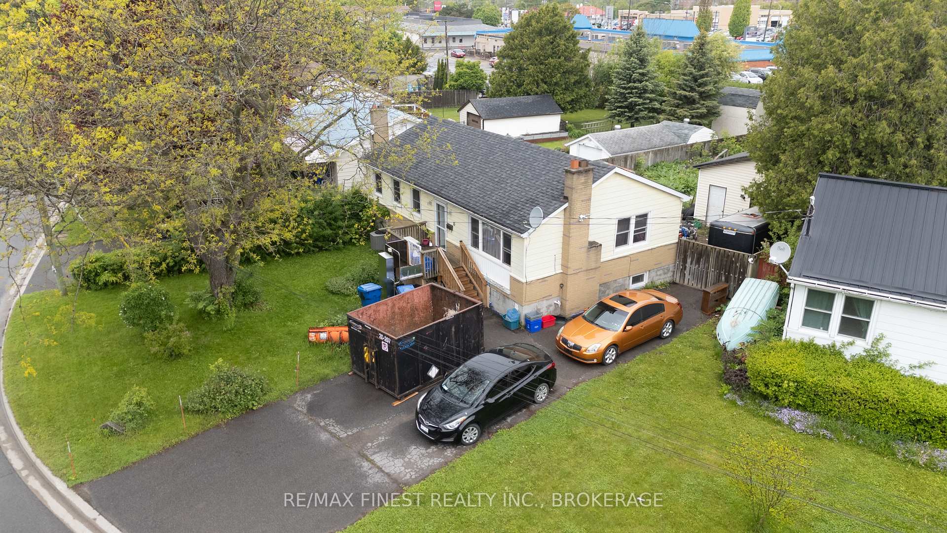 Photo 3 of 15 Howard Crescent, Kingston, West of Sir John A. Blvd — HOMEH