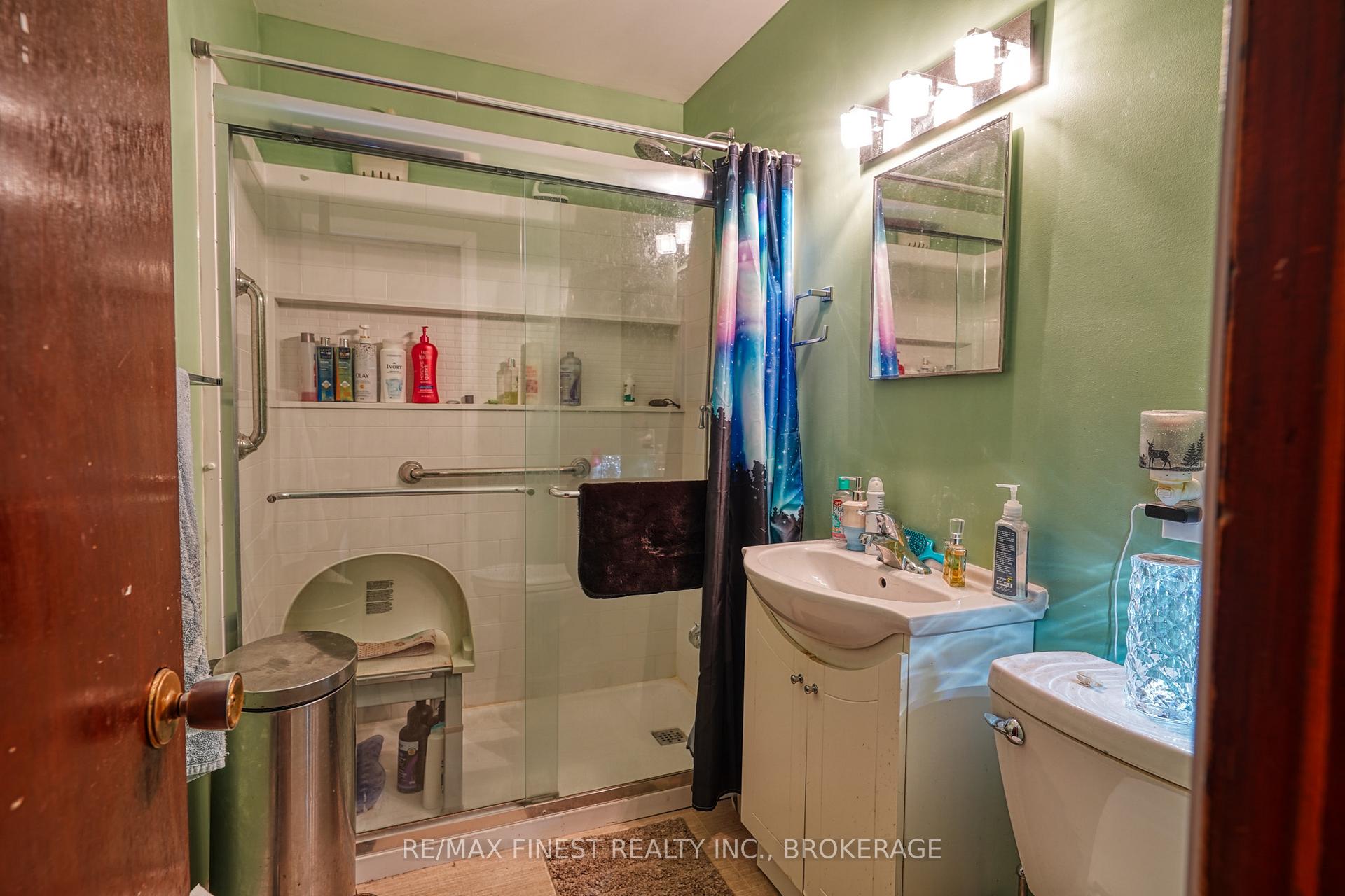 Photo 5 of 15 Howard Crescent, Kingston, West of Sir John A. Blvd — HOMEH