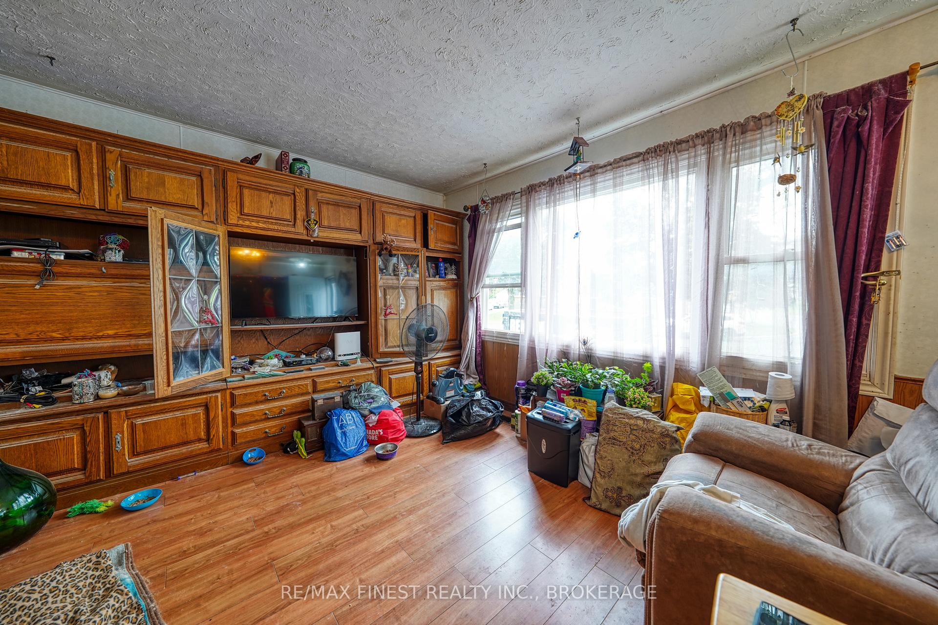 Photo 6 of 15 Howard Crescent, Kingston, West of Sir John A. Blvd — HOMEH