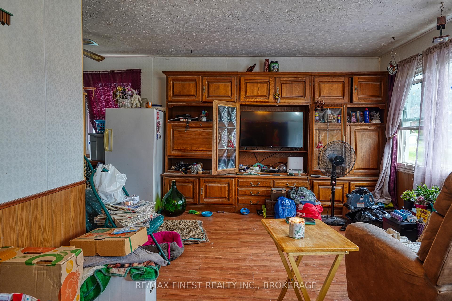 Photo 8 of 15 Howard Crescent, Kingston, West of Sir John A. Blvd — HOMEH