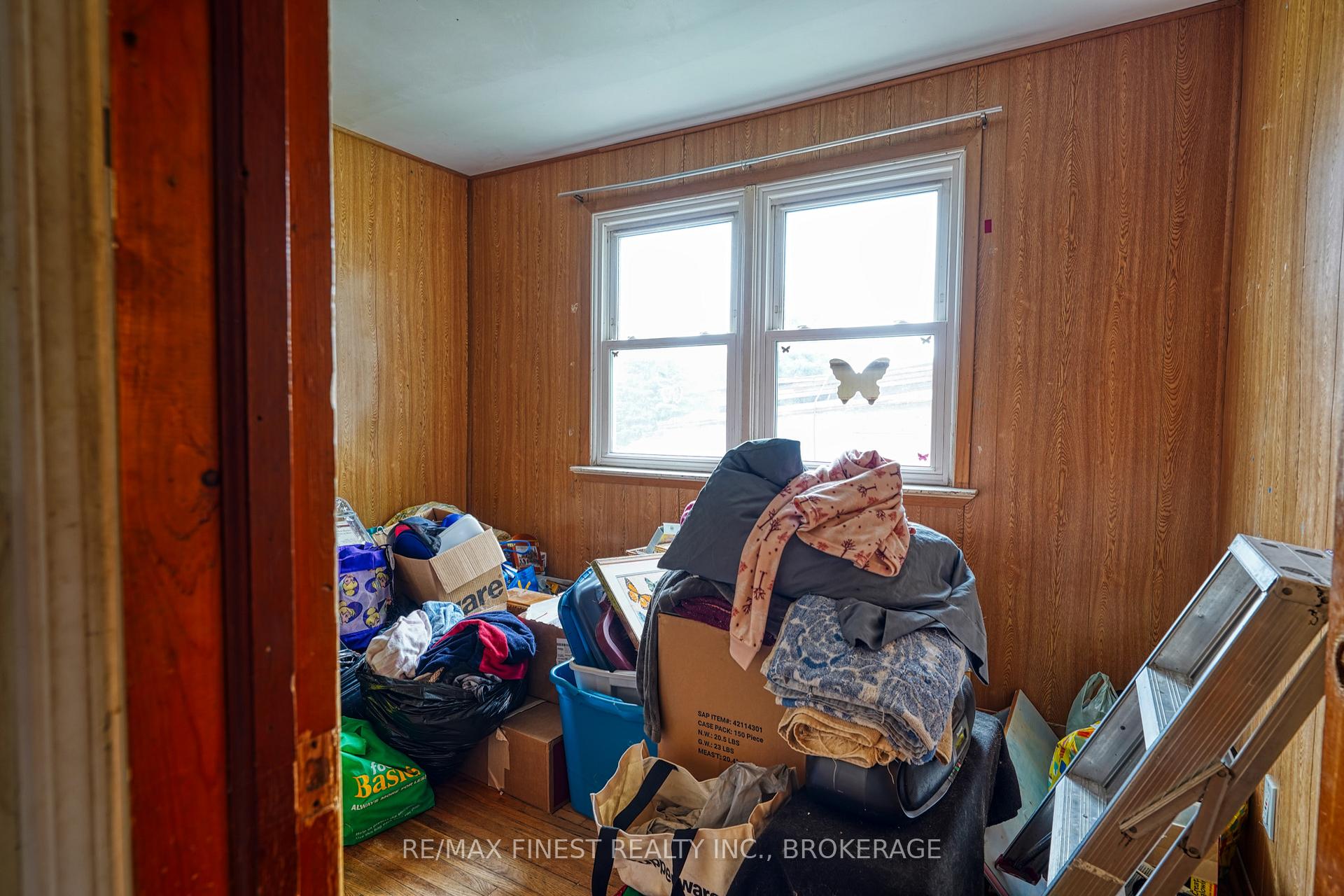 Photo 12 of 15 Howard Crescent, Kingston, West of Sir John A. Blvd — HOMEH