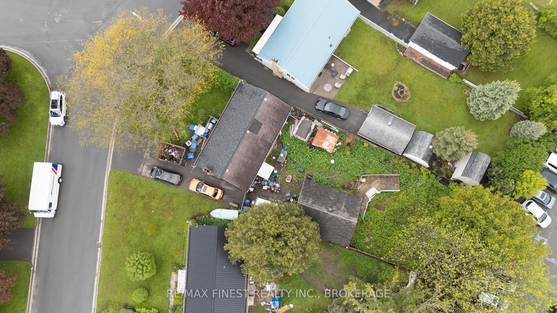 Photo 13 of 15 Howard Crescent, Kingston, West of Sir John A. Blvd — HOMEH