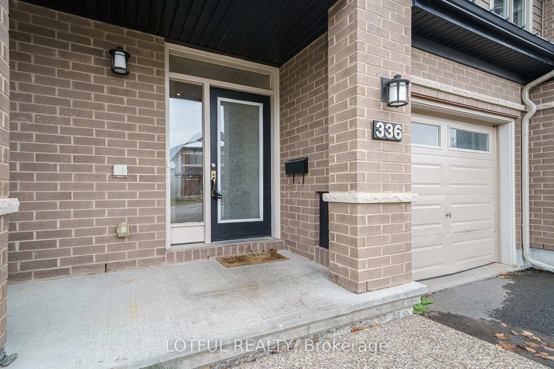 Photo 2 of 336 Rainrock Crescent, Ottawa, Mer Bleue/Bradley Estates/Anderson Park — HOMEH