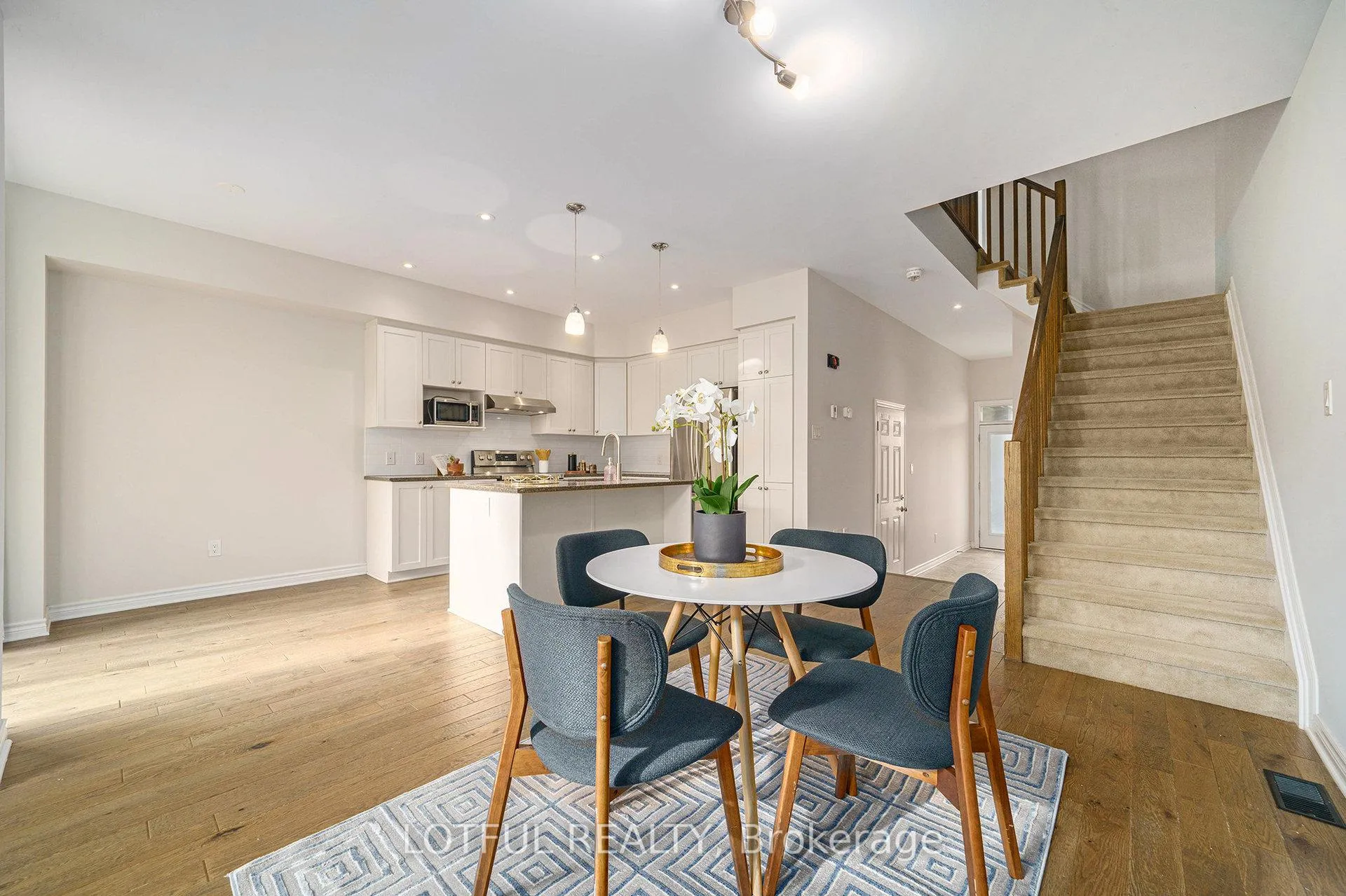 Photo 4 of 336 Rainrock Crescent, Ottawa, Mer Bleue/Bradley Estates/Anderson Park — HOMEH