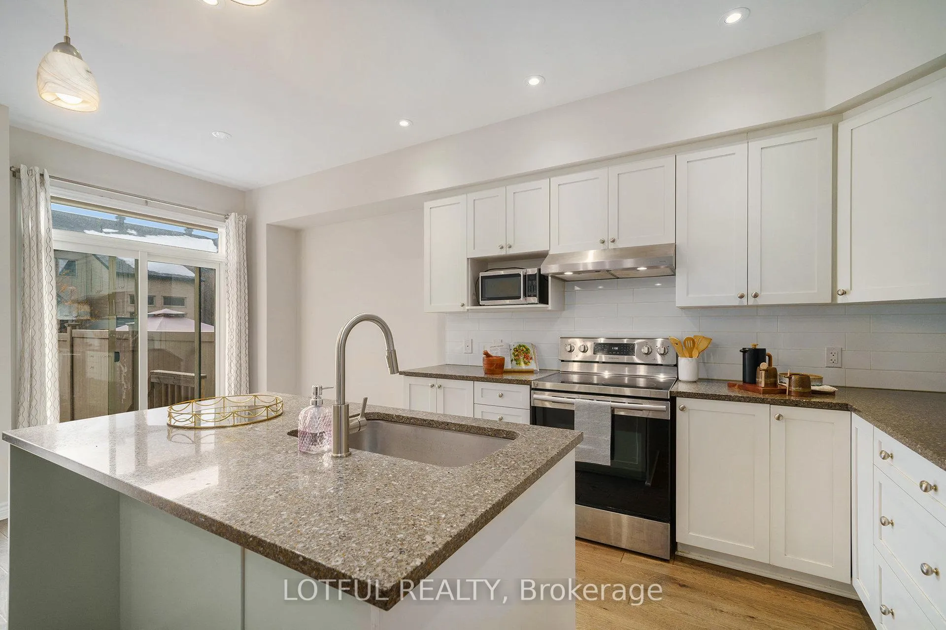 Photo 8 of 336 Rainrock Crescent, Ottawa, Mer Bleue/Bradley Estates/Anderson Park — HOMEH