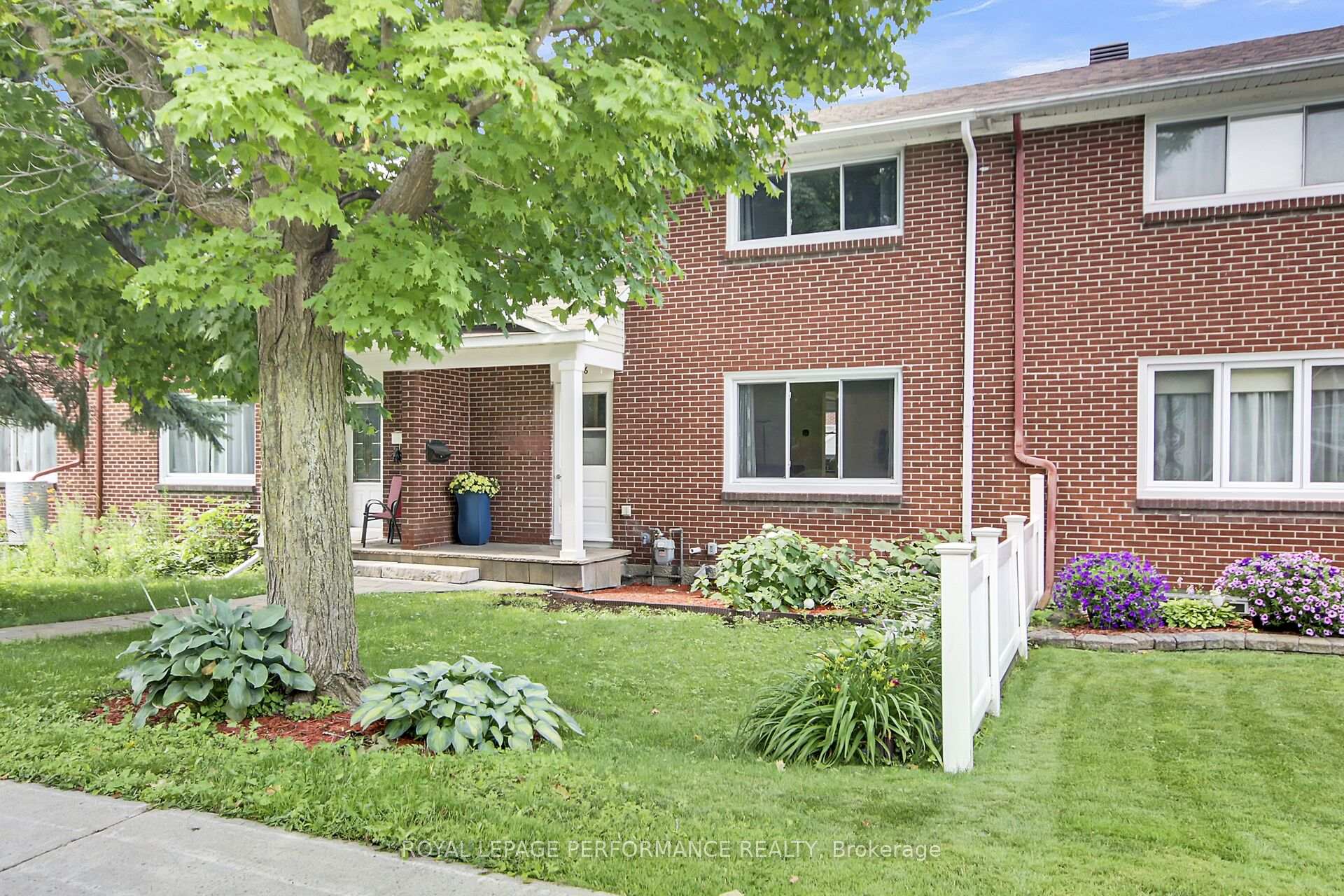 Photo 2 of 786 Cummings Avenue, Ottawa, Castle Heights/Rideau High — HOMEH