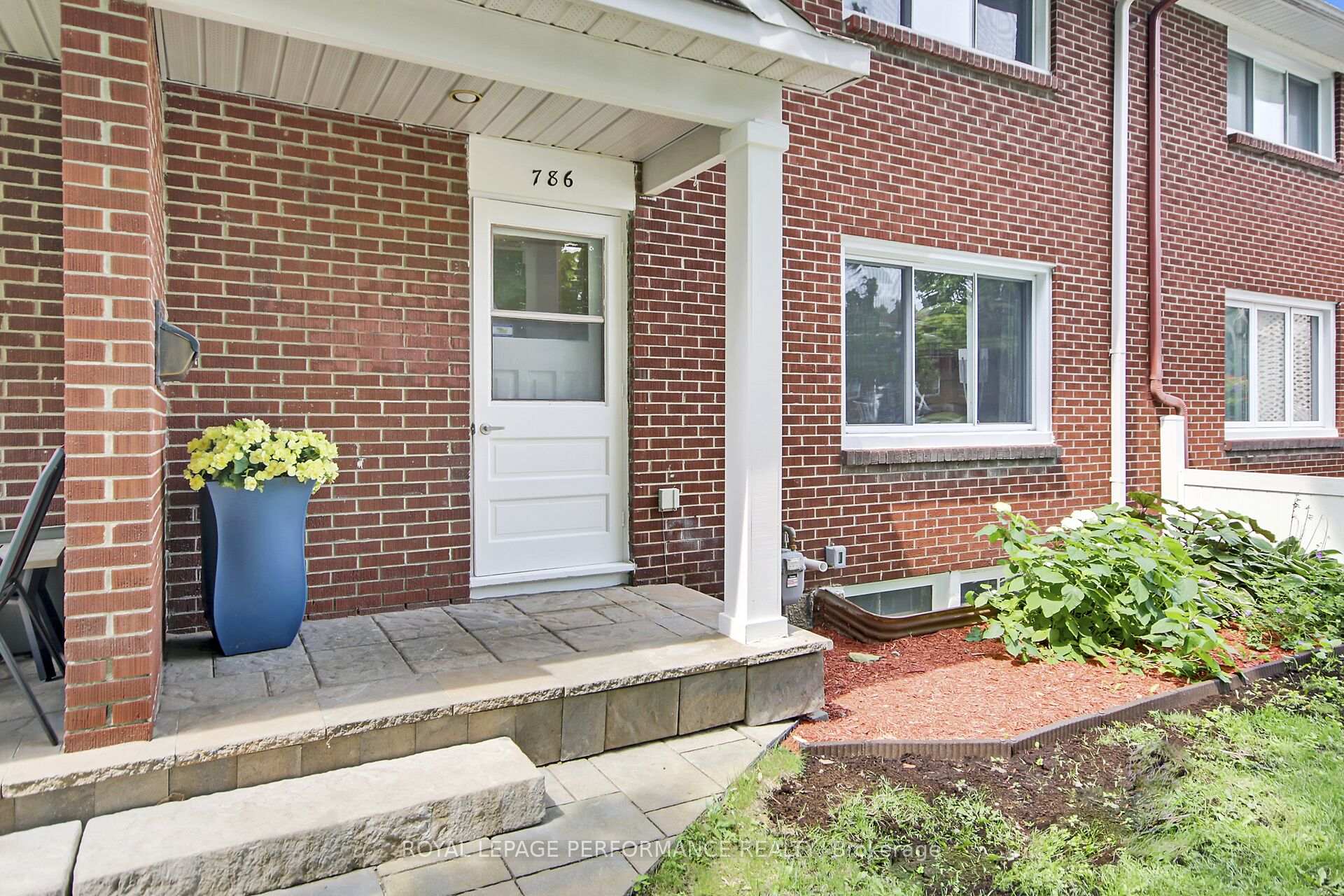 Photo 4 of 786 Cummings Avenue, Ottawa, Castle Heights/Rideau High — HOMEH