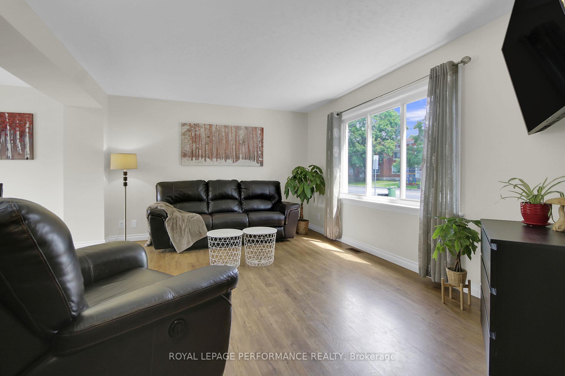 Photo 6 of 786 Cummings Avenue, Ottawa, Castle Heights/Rideau High — HOMEH