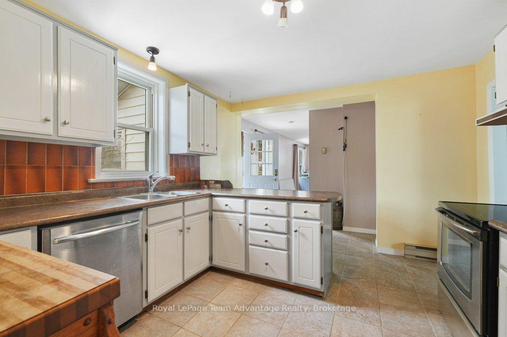 Photo 10 of 66 William Street, Parry Sound — HOMEH