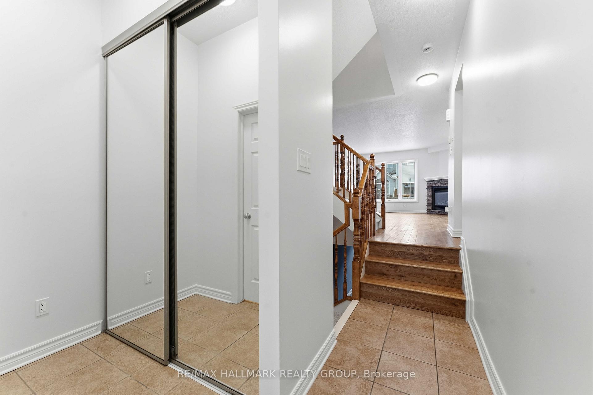 Photo 3 of 123 Silvermoon Crescent, Ottawa, Avalon East — HOMEH