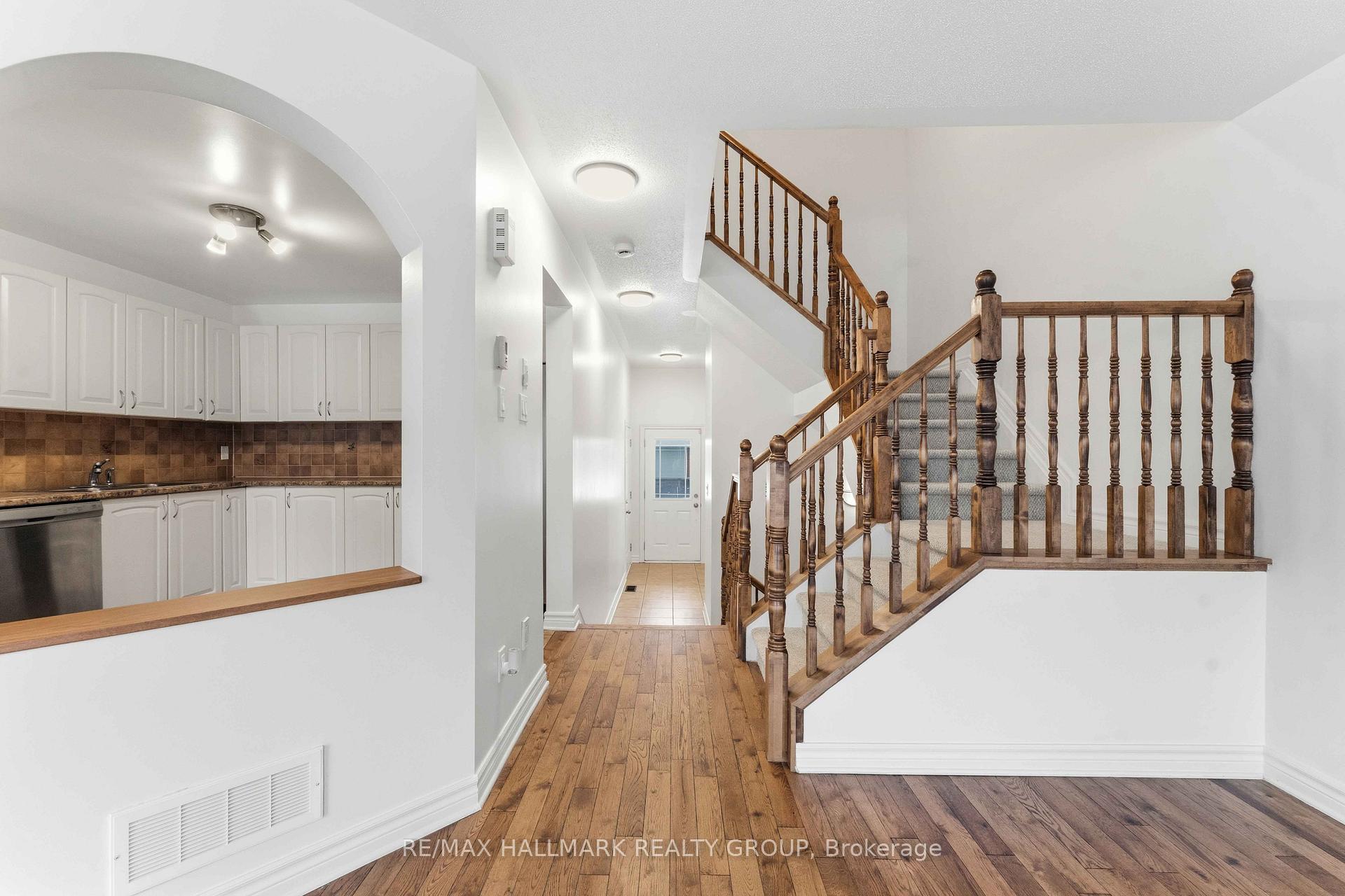 Photo 6 of 123 Silvermoon Crescent, Ottawa, Avalon East — HOMEH