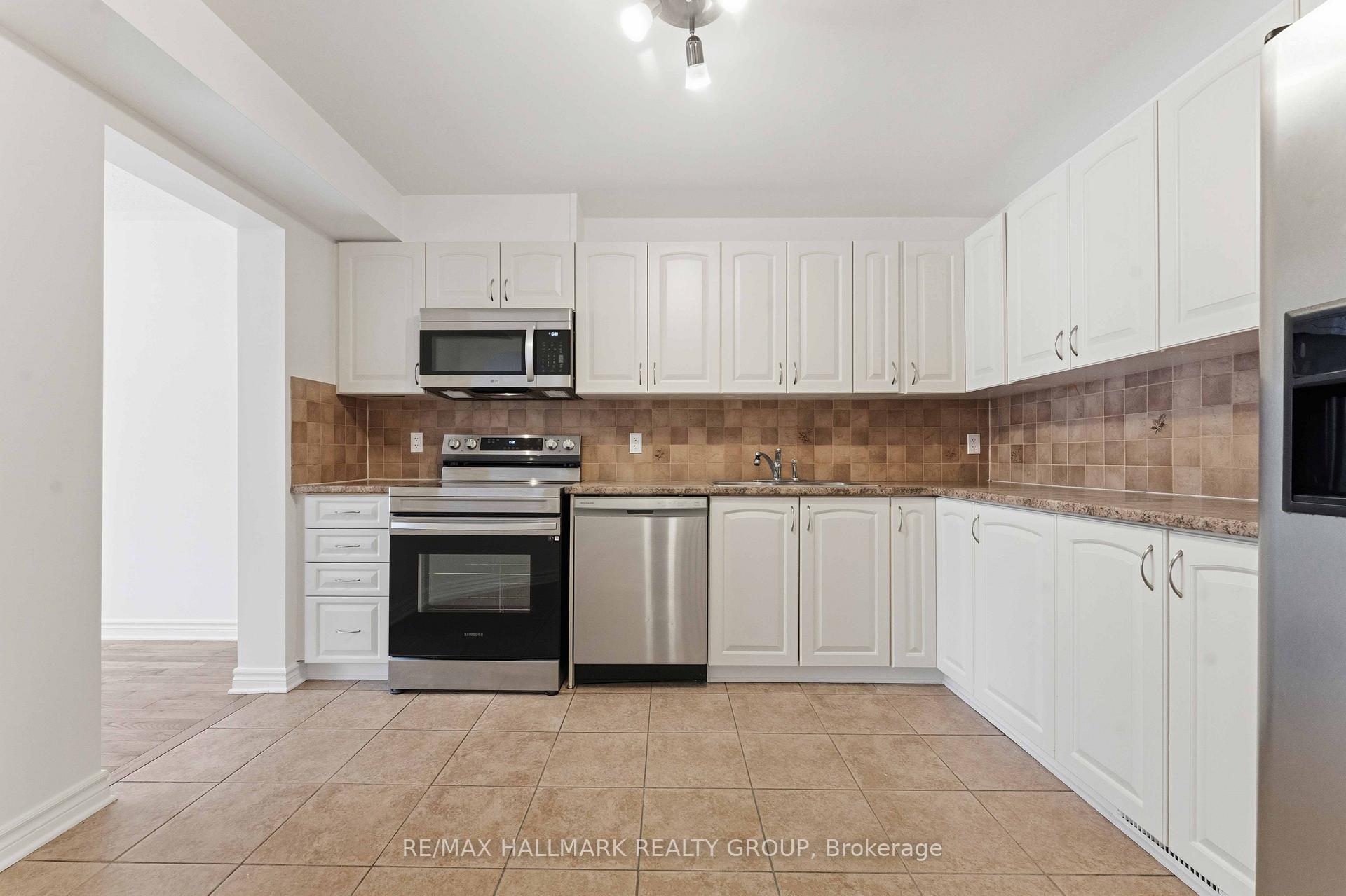 Photo 8 of 123 Silvermoon Crescent, Ottawa, Avalon East — HOMEH