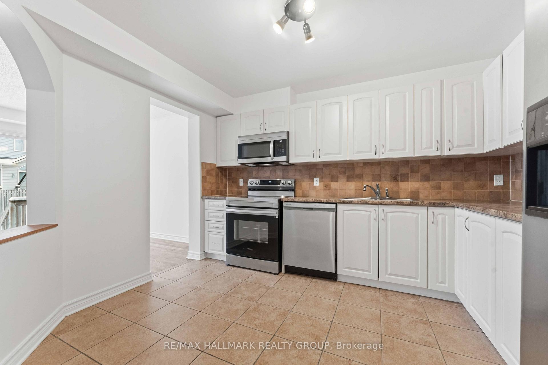 Photo 9 of 123 Silvermoon Crescent, Ottawa, Avalon East — HOMEH