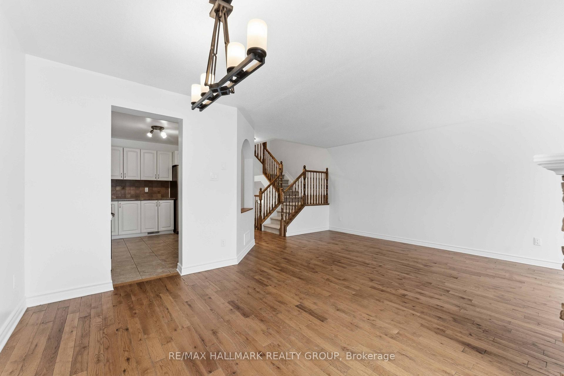 Photo 10 of 123 Silvermoon Crescent, Ottawa, Avalon East — HOMEH