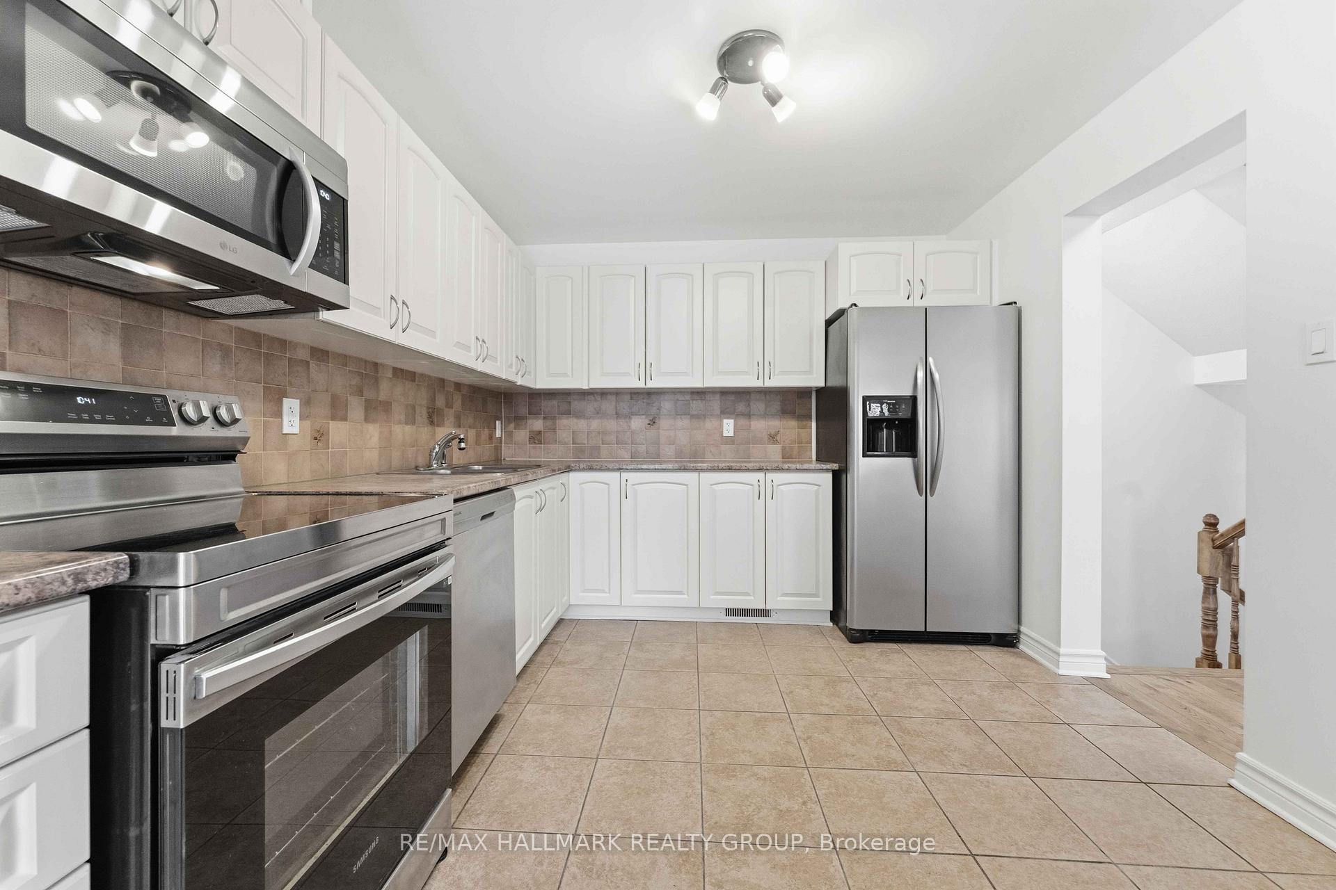 Photo 12 of 123 Silvermoon Crescent, Ottawa, Avalon East — HOMEH