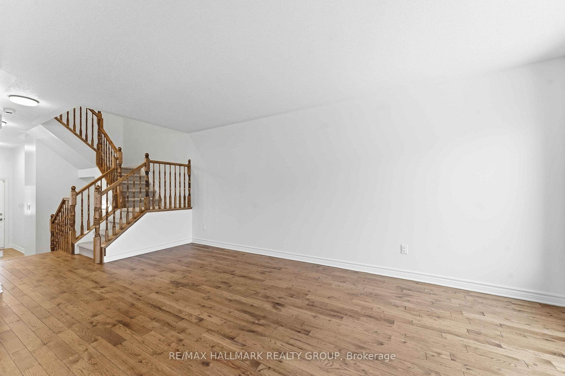Photo 14 of 123 Silvermoon Crescent, Ottawa, Avalon East — HOMEH