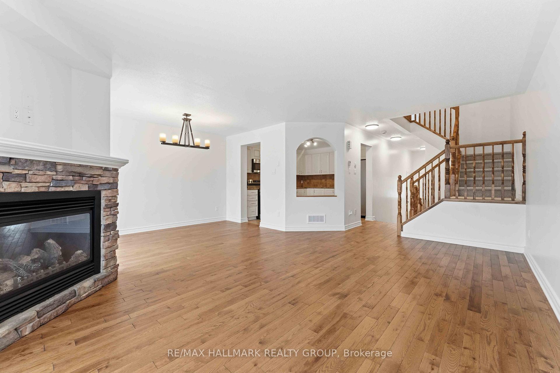 Photo 16 of 123 Silvermoon Crescent, Ottawa, Avalon East — HOMEH