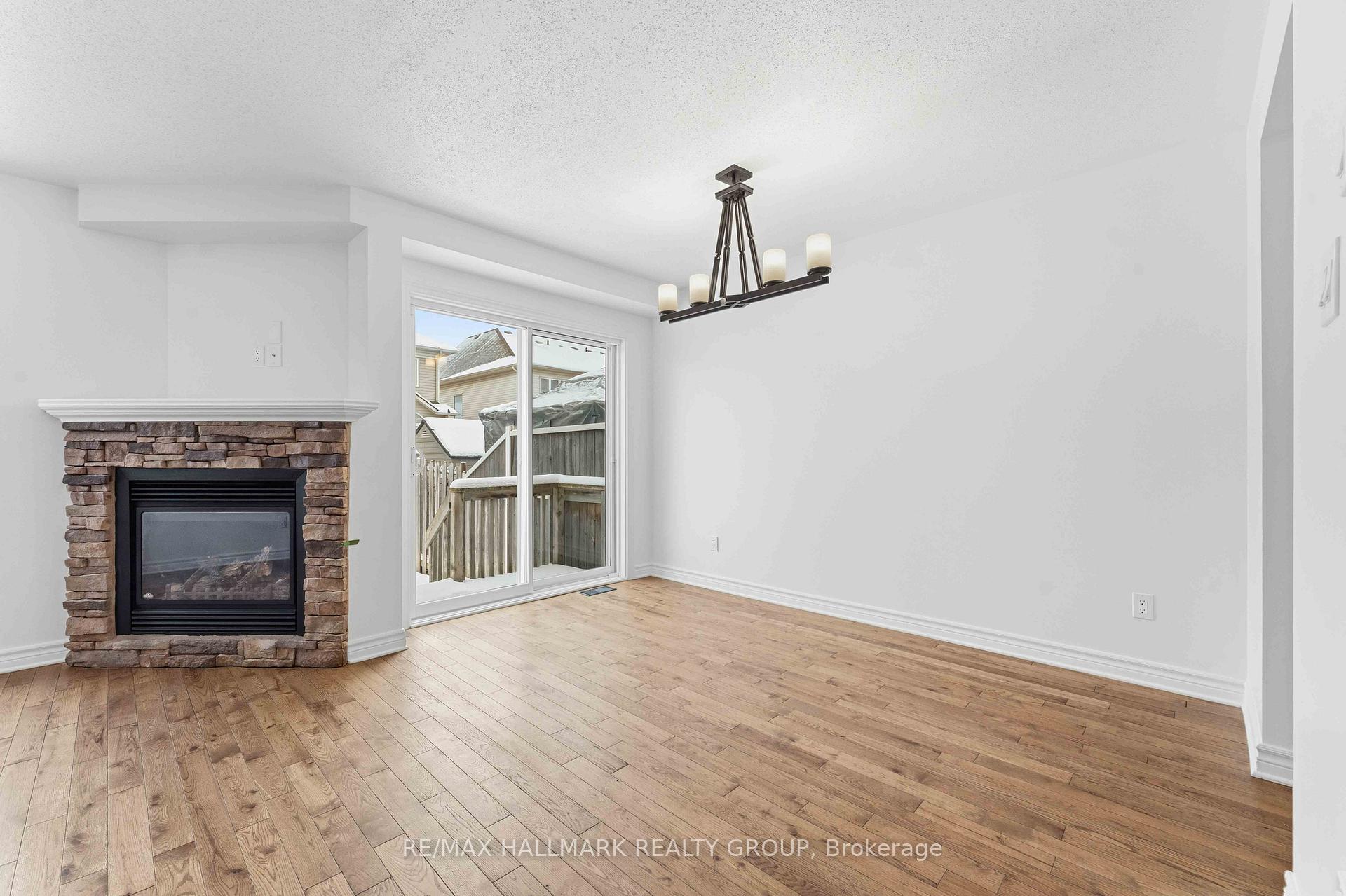 Photo 18 of 123 Silvermoon Crescent, Ottawa, Avalon East — HOMEH