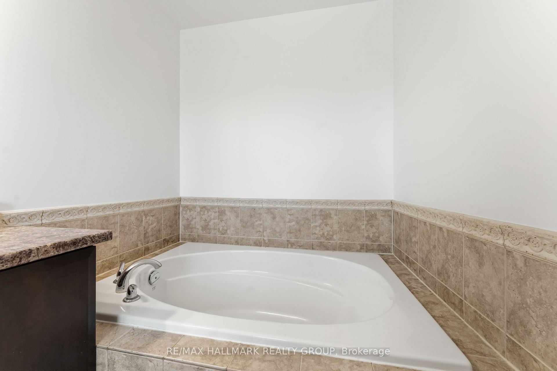 Photo 36 of 123 Silvermoon Crescent, Ottawa, Avalon East — HOMEH