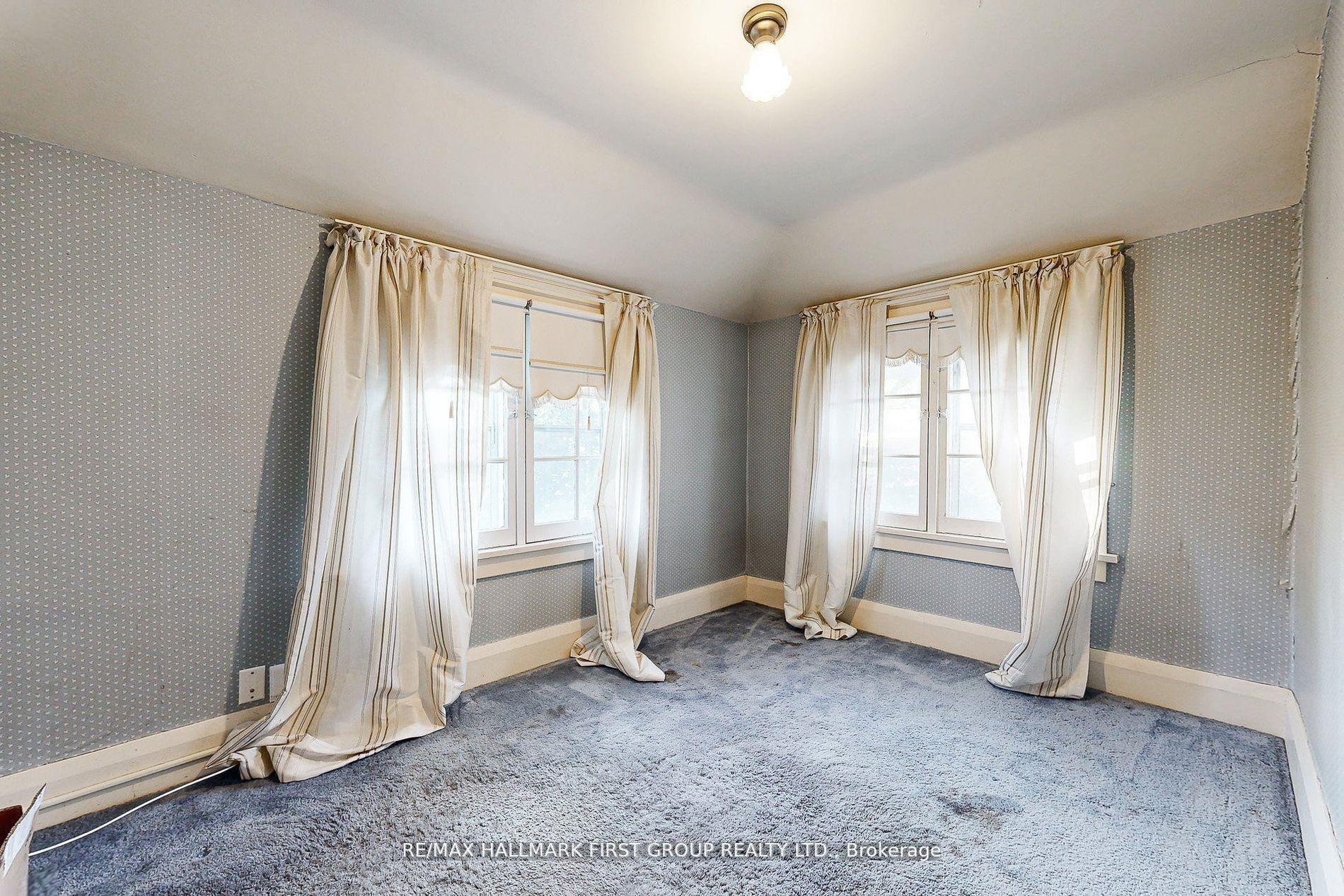 Photo 25 of 481 Simcoe Street N, Oshawa, O'Neill — HOMEH