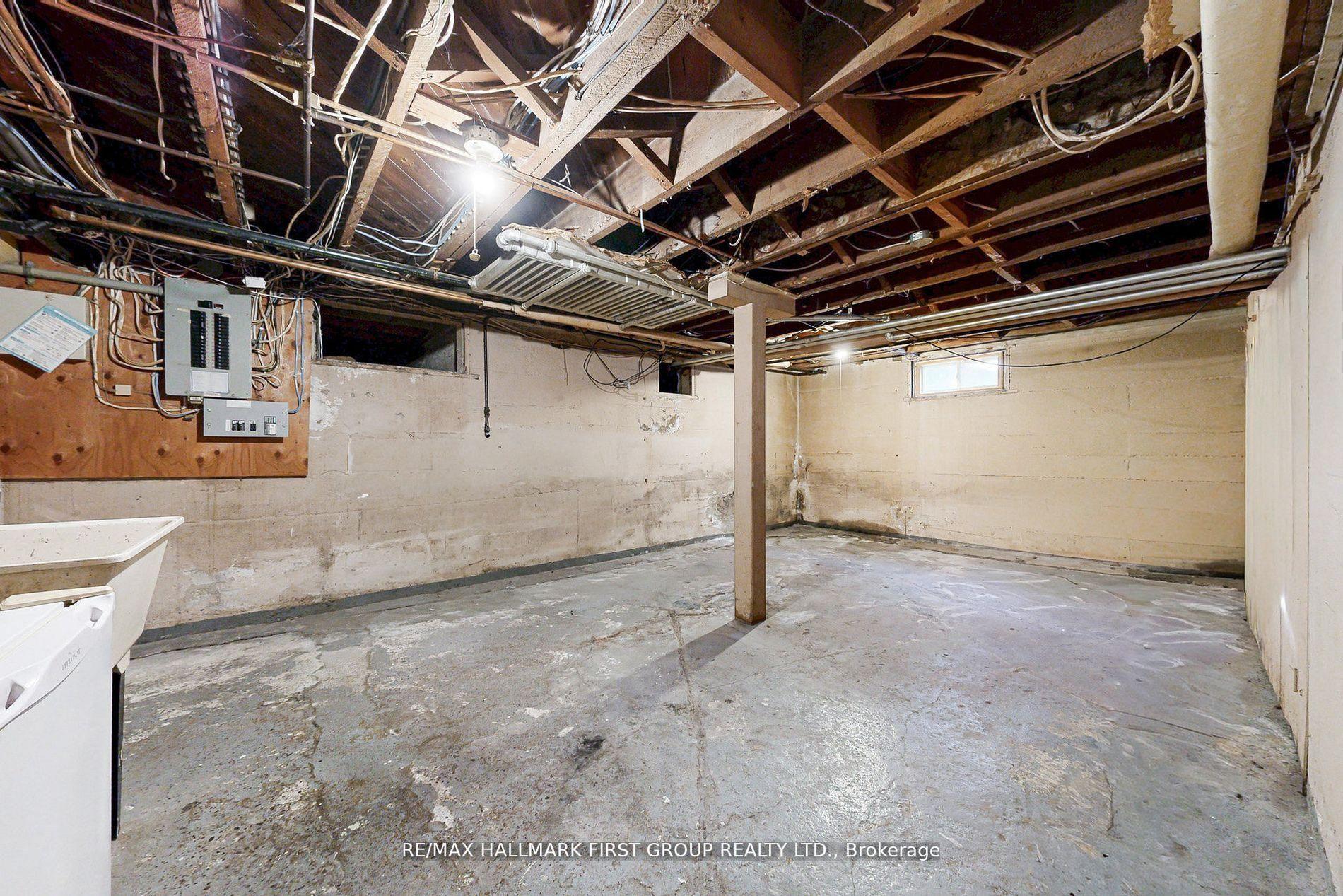 Photo 31 of 481 Simcoe Street N, Oshawa, O'Neill — HOMEH