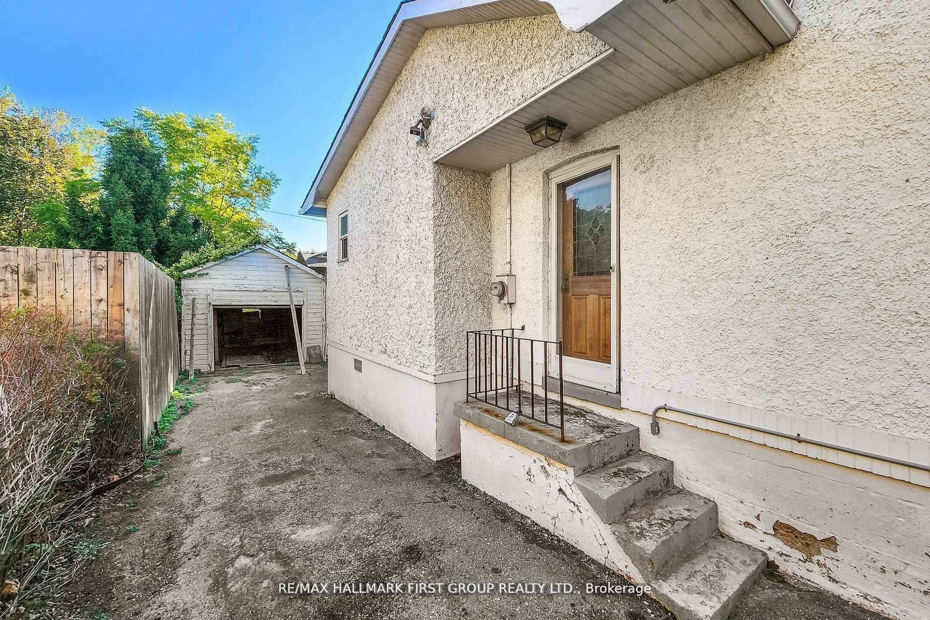Photo 35 of 481 Simcoe Street N, Oshawa, O'Neill — HOMEH