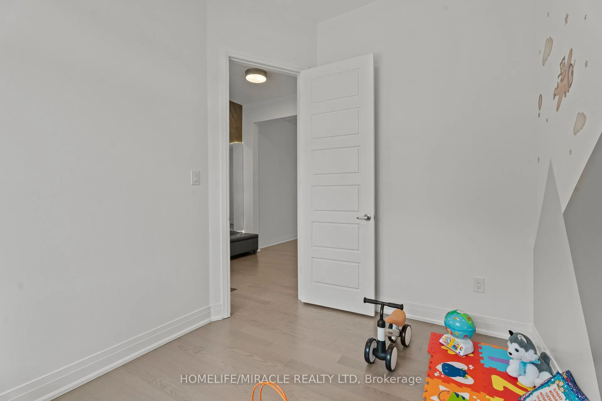 Photo 11 of 3118 Travertine Drive, Oakville, Northwest — HOMEH