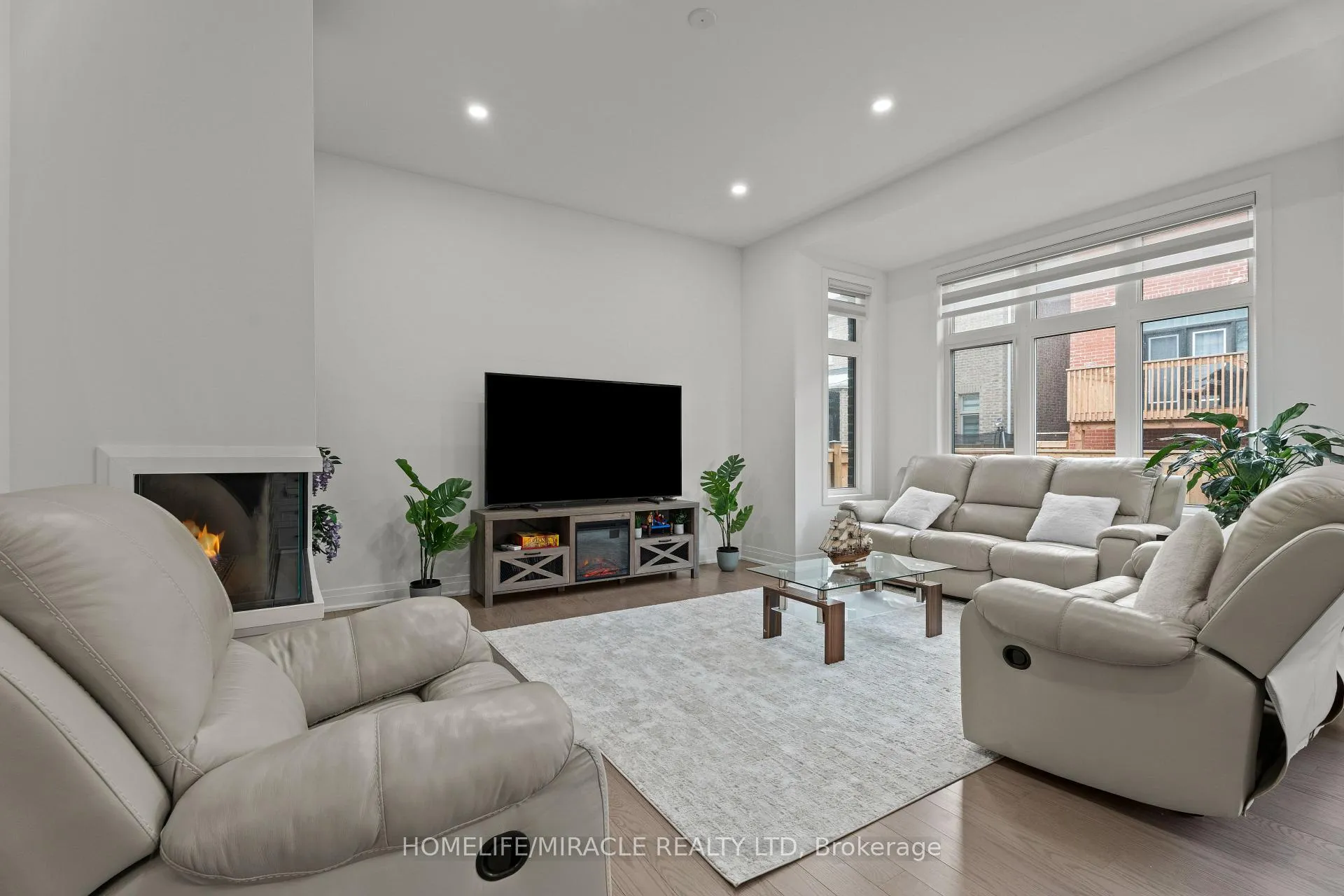 Photo 12 of 3118 Travertine Drive, Oakville, Northwest — HOMEH