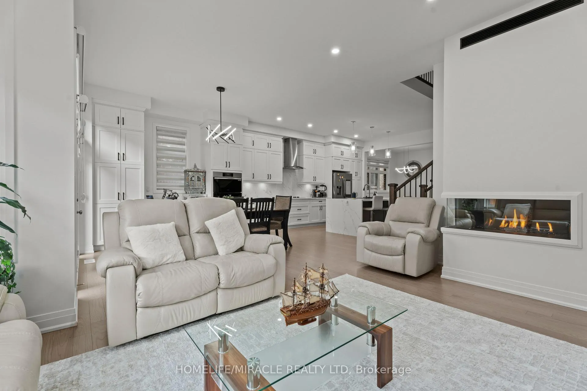 Photo 14 of 3118 Travertine Drive, Oakville, Northwest — HOMEH