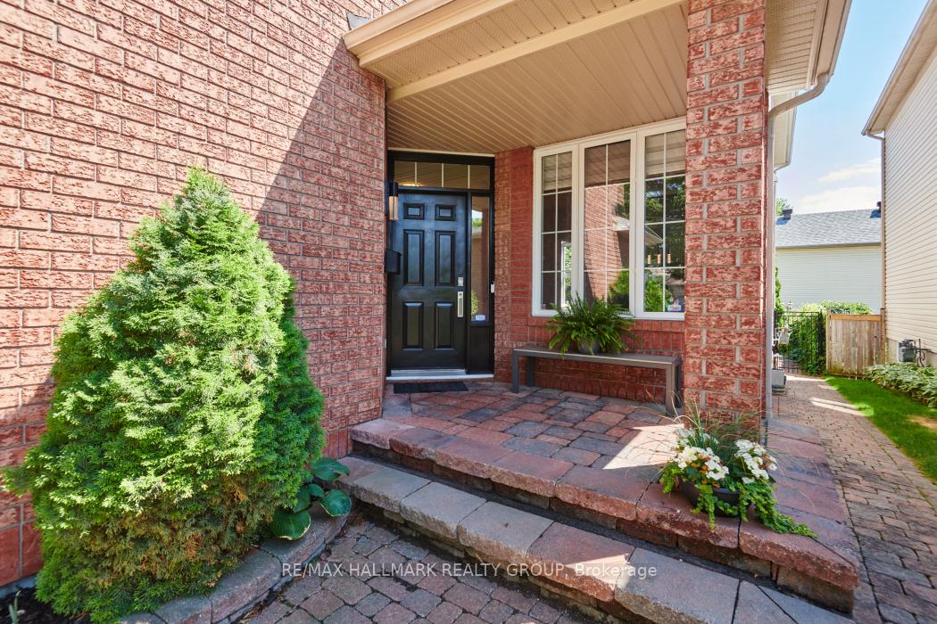 Photo 4 of 104 Meadowcroft Crescent, Ottawa, Carson Meadows — HOMEH
