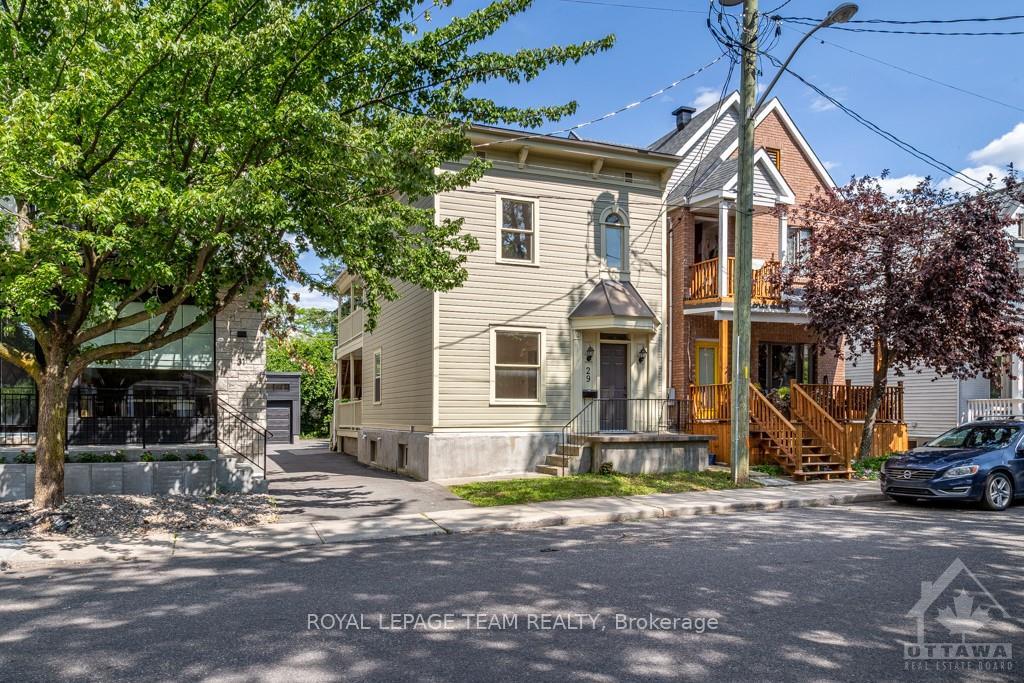 Front of 29 Commanda Way