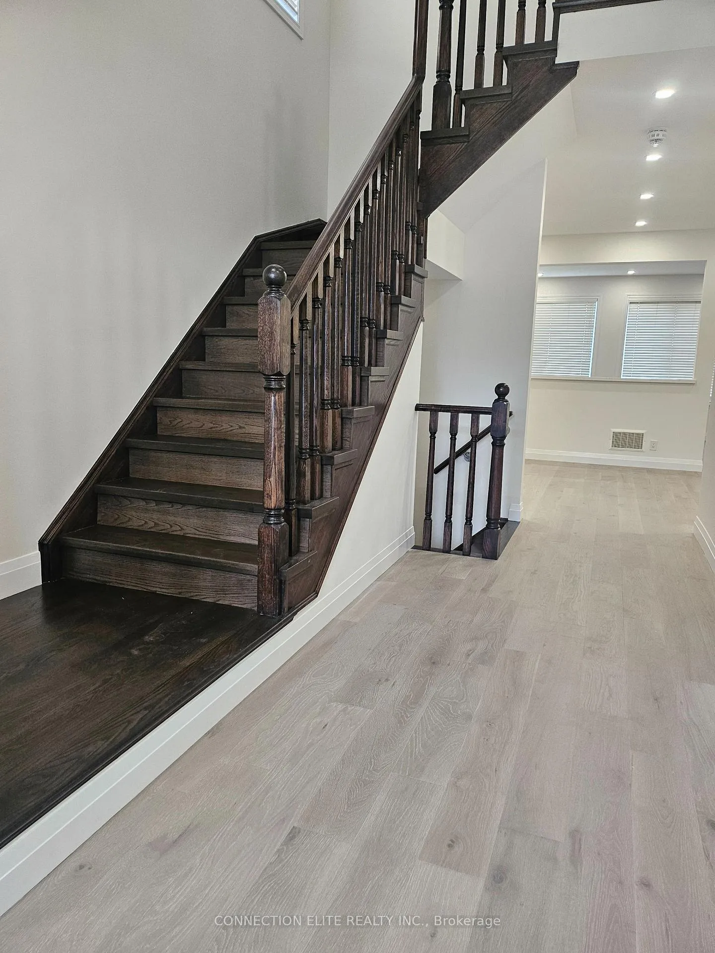 Photo 2 of 216 Pimlico Drive, Oshawa, Windfields — HOMEH