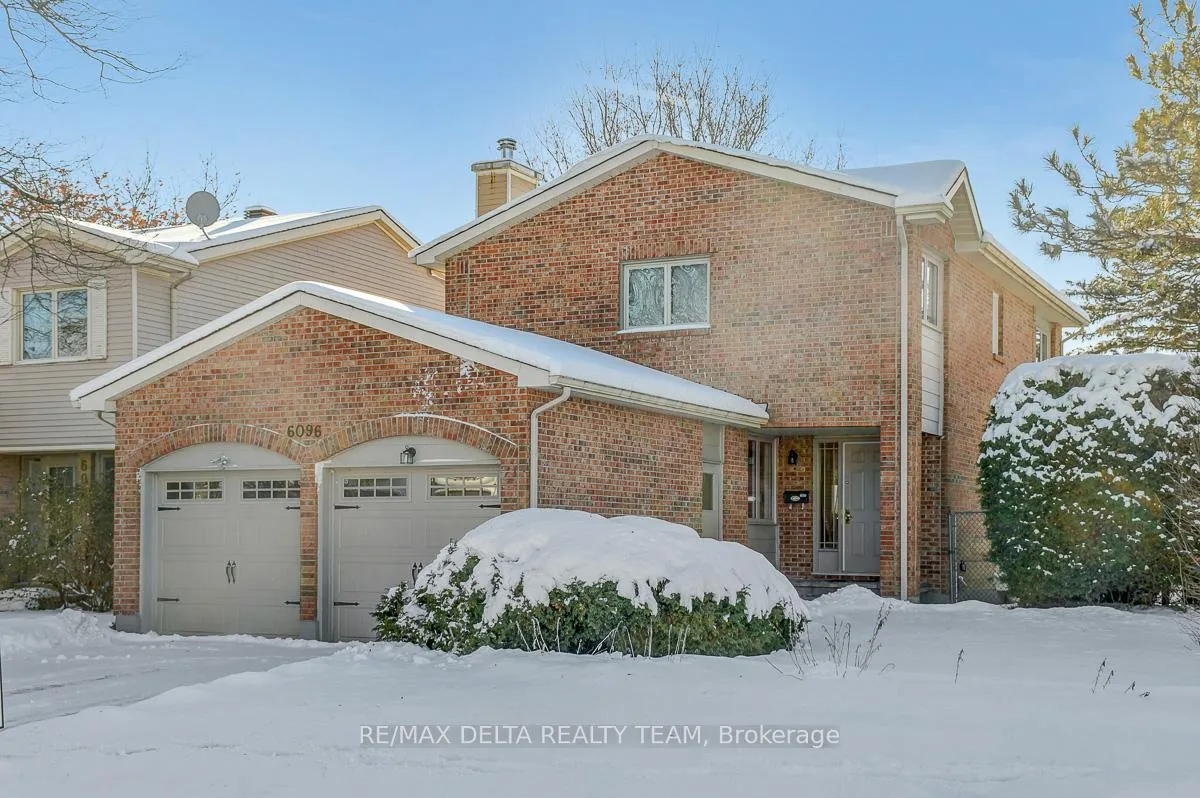 Front of 6096 Meadowhill Crescent