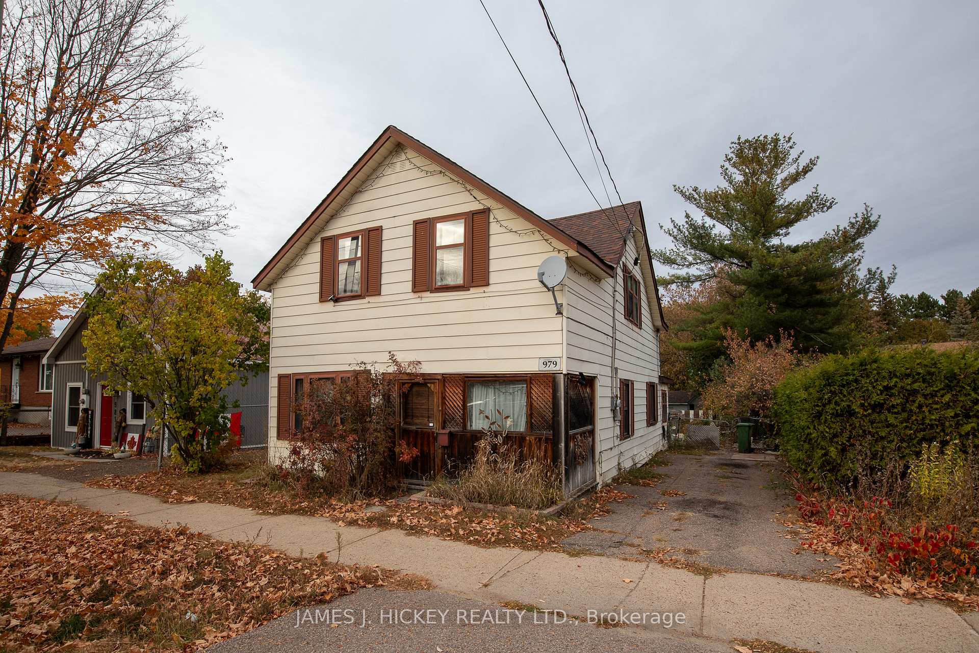 Front of 979 Lea Street