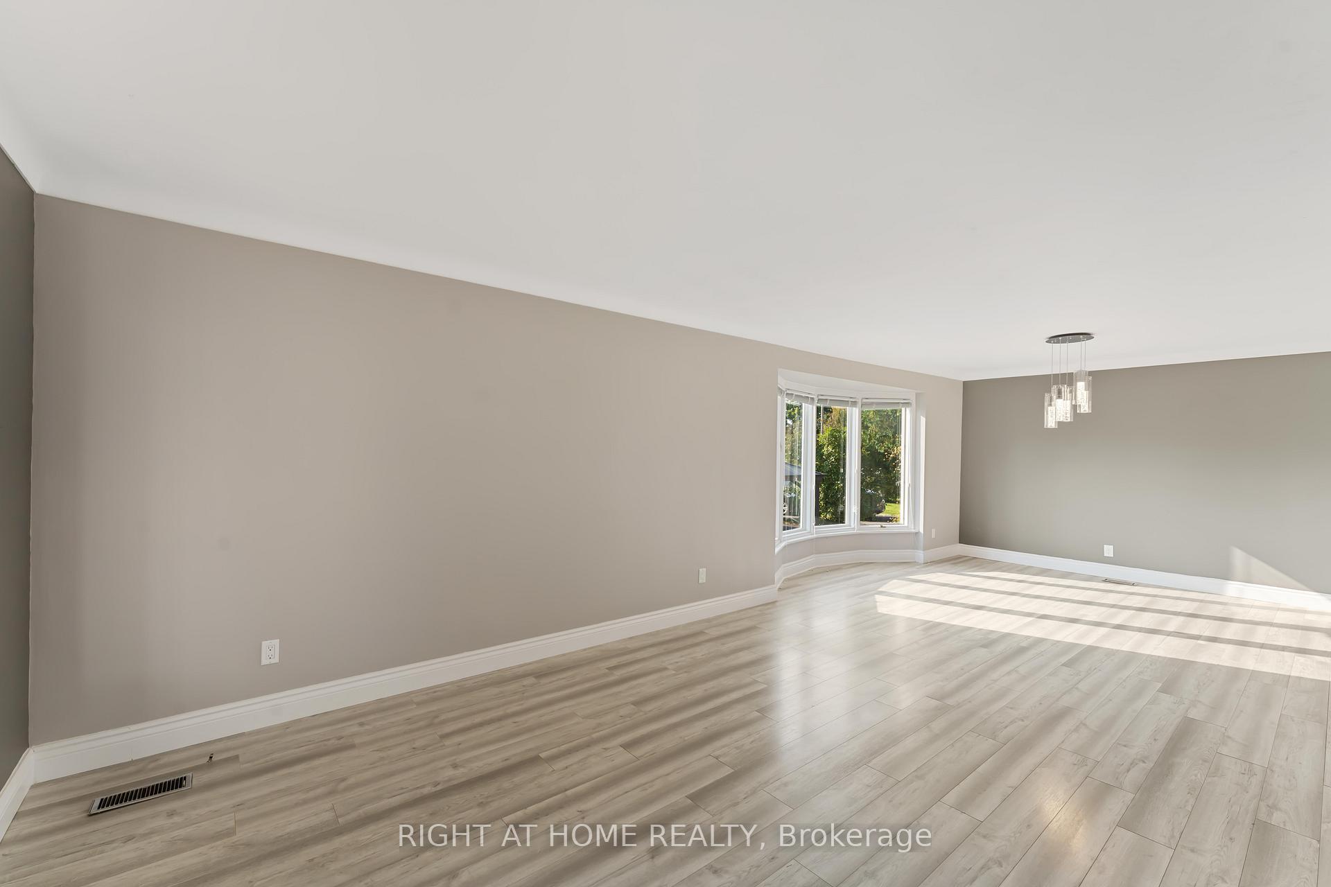 Photo 6 of 599 Donald Street, Ottawa, Overbrook/Castle Heights — HOMEH