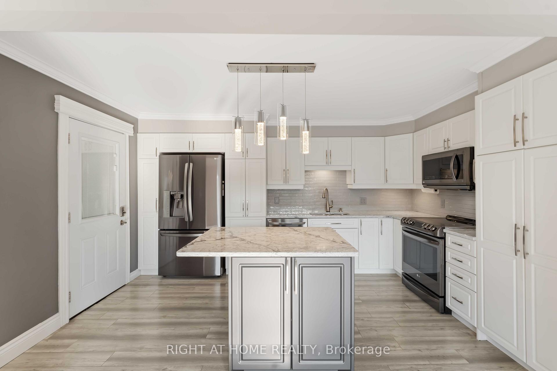 Photo 12 of 599 Donald Street, Ottawa, Overbrook/Castle Heights — HOMEH