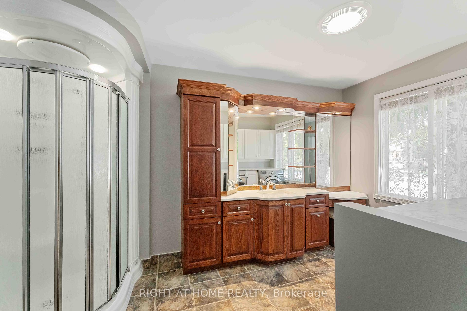 Photo 23 of 599 Donald Street, Ottawa, Overbrook/Castle Heights — HOMEH