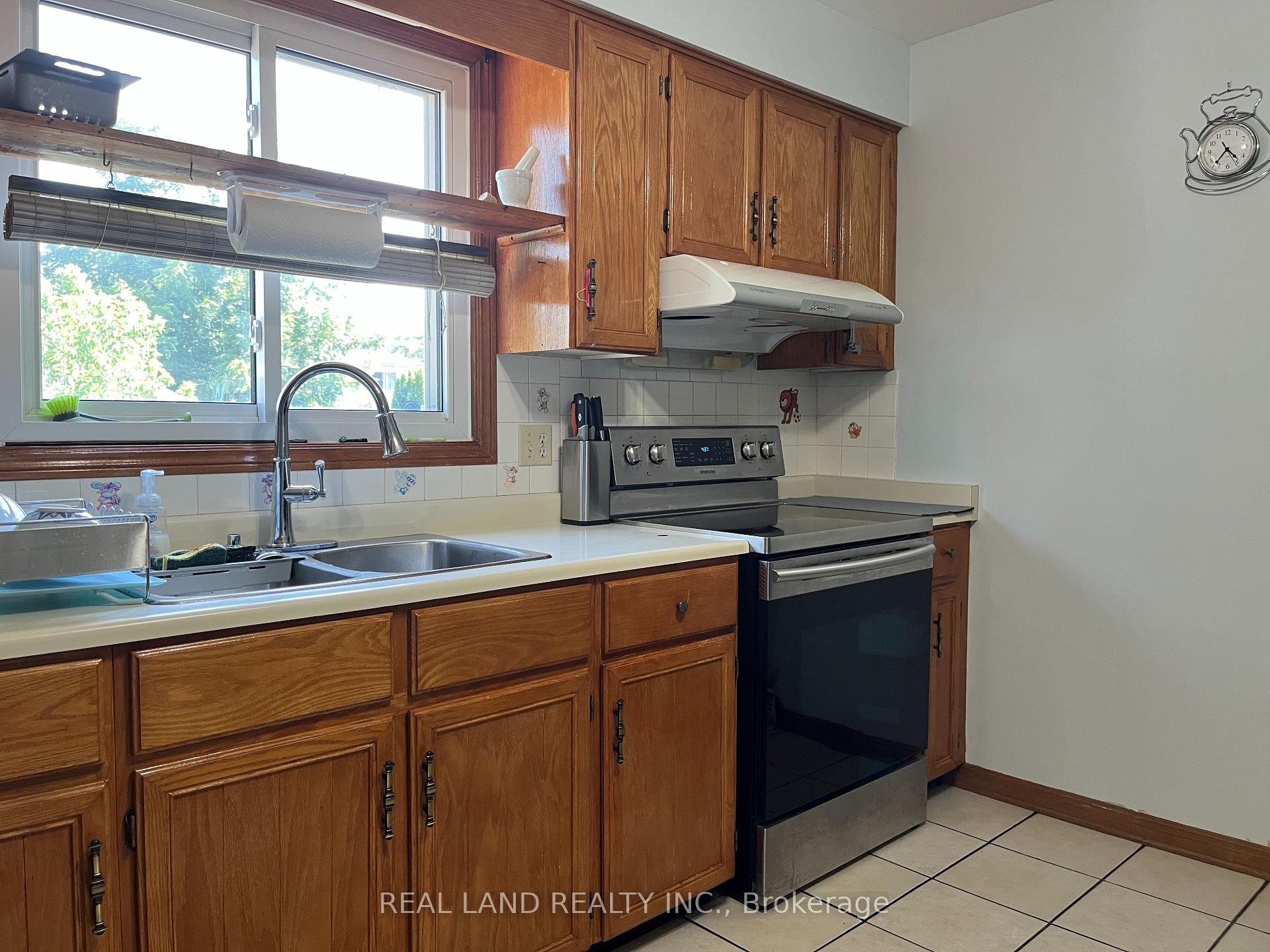 Photo 7 of 8154 Post Road, Niagara Falls, Ascot — HOMEH