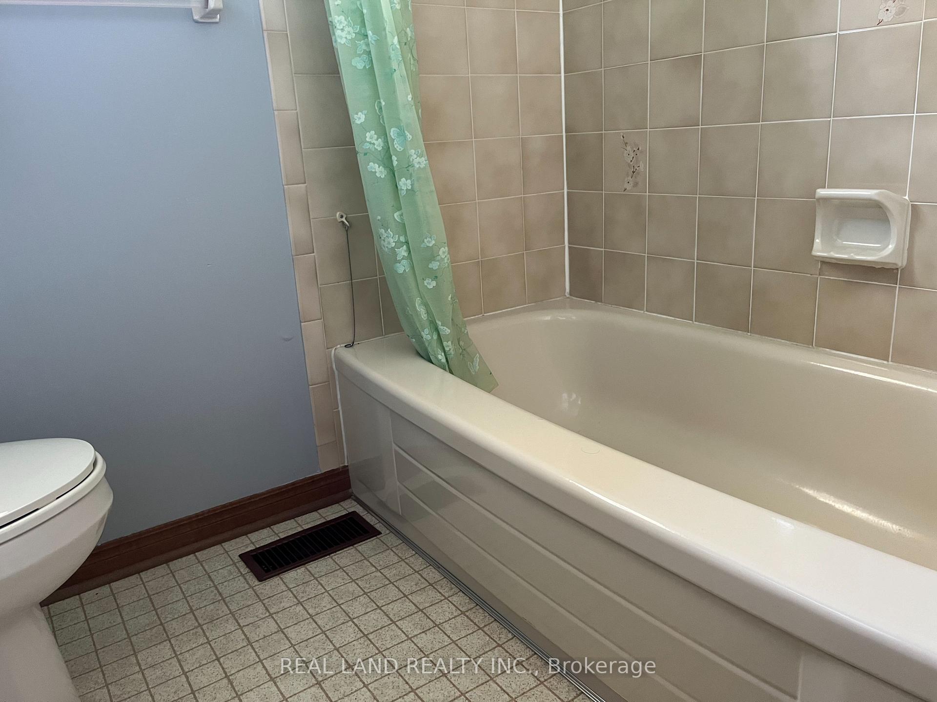 Photo 14 of 8154 Post Road, Niagara Falls, Ascot — HOMEH