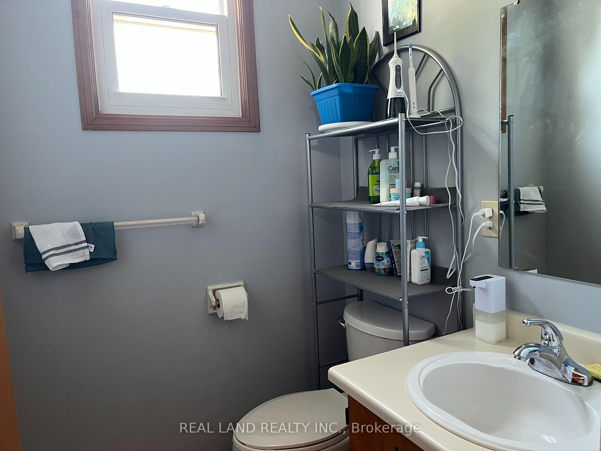 Photo 16 of 8154 Post Road, Niagara Falls, Ascot — HOMEH