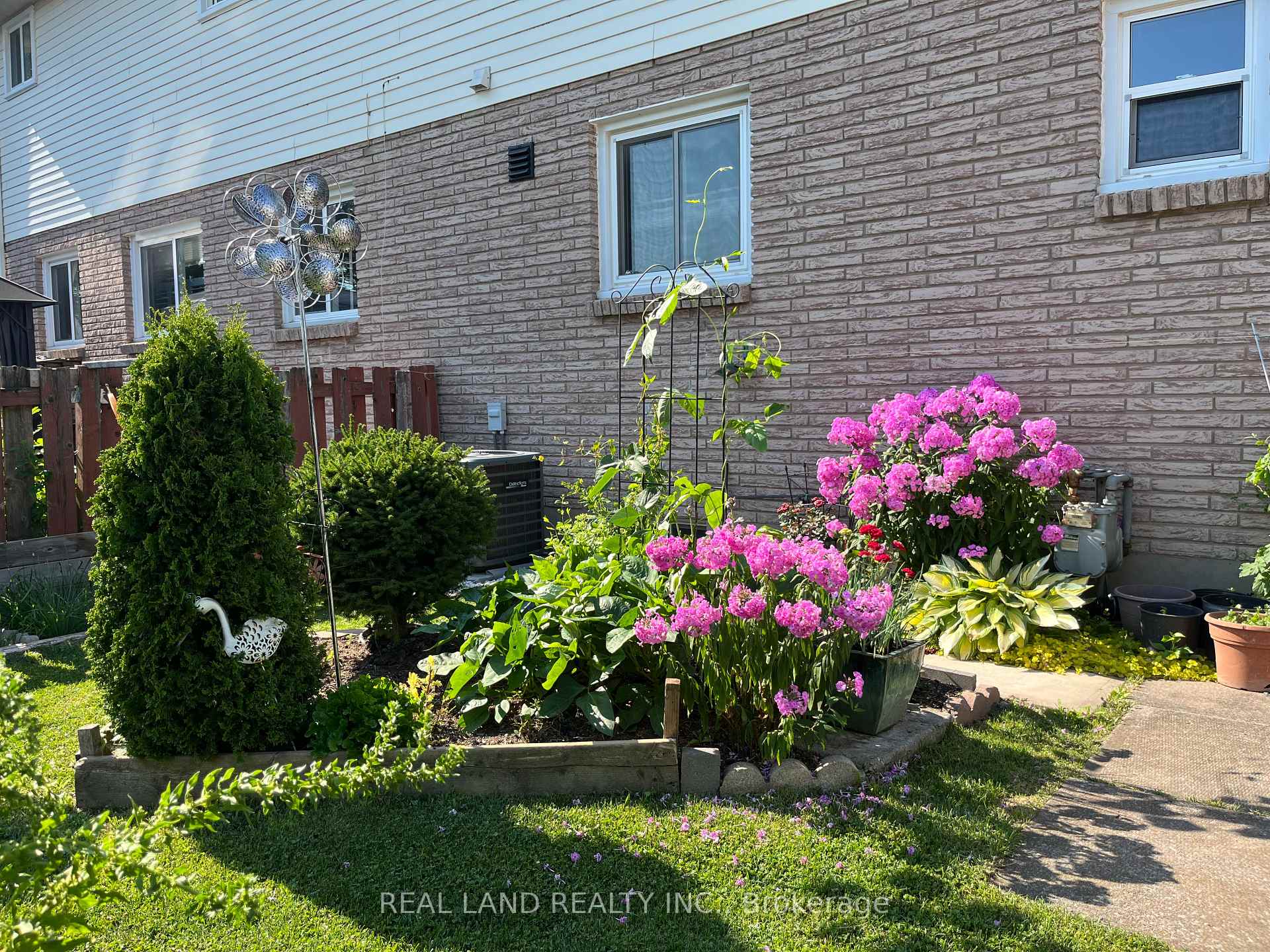 Photo 21 of 8154 Post Road, Niagara Falls, Ascot — HOMEH