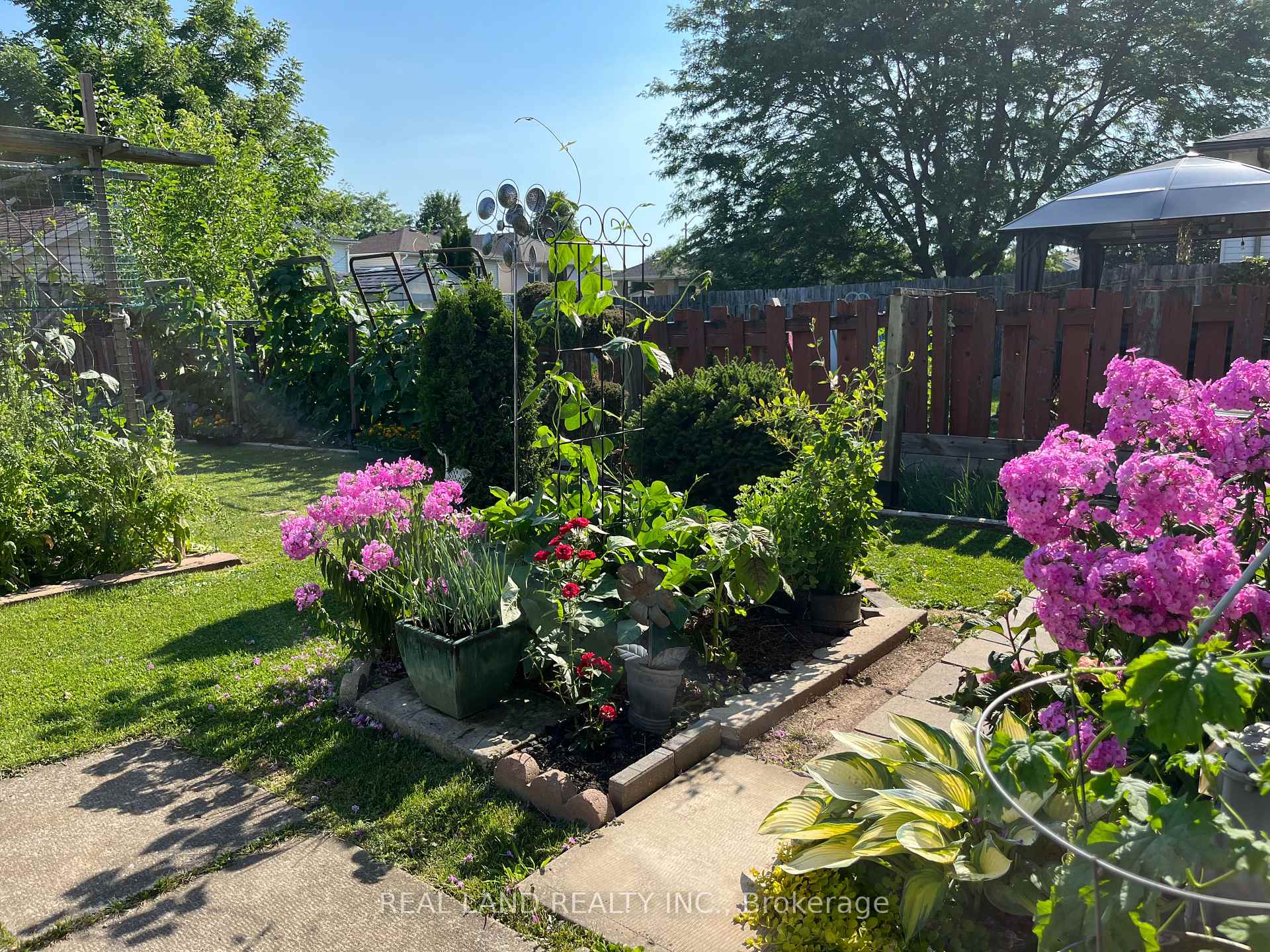 Photo 23 of 8154 Post Road, Niagara Falls, Ascot — HOMEH