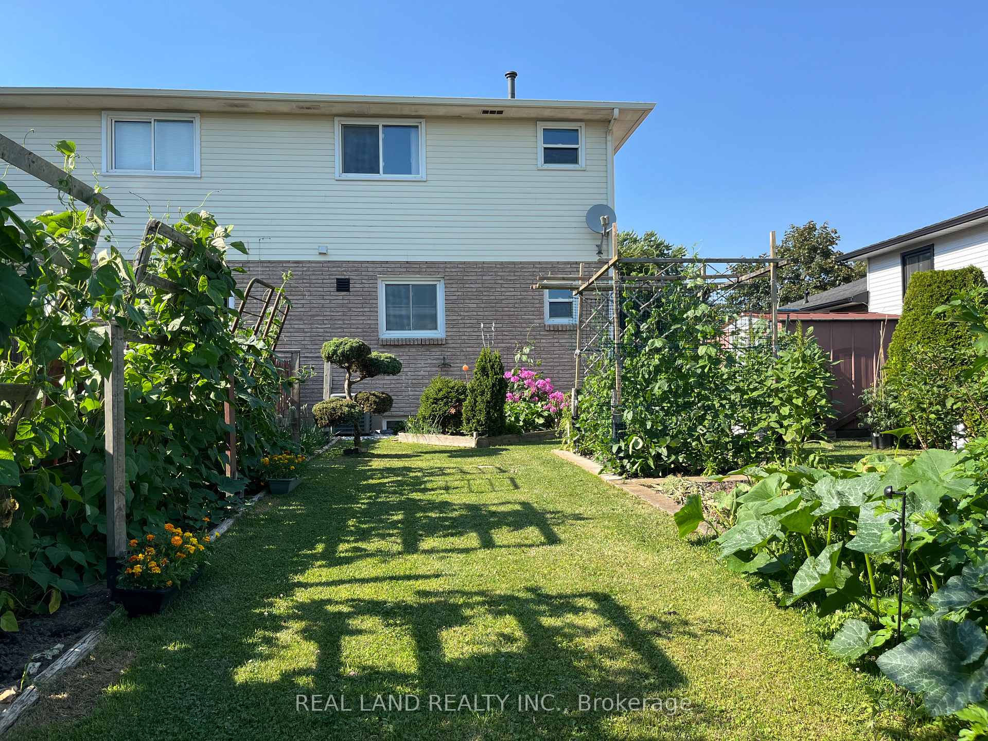 Photo 24 of 8154 Post Road, Niagara Falls, Ascot — HOMEH