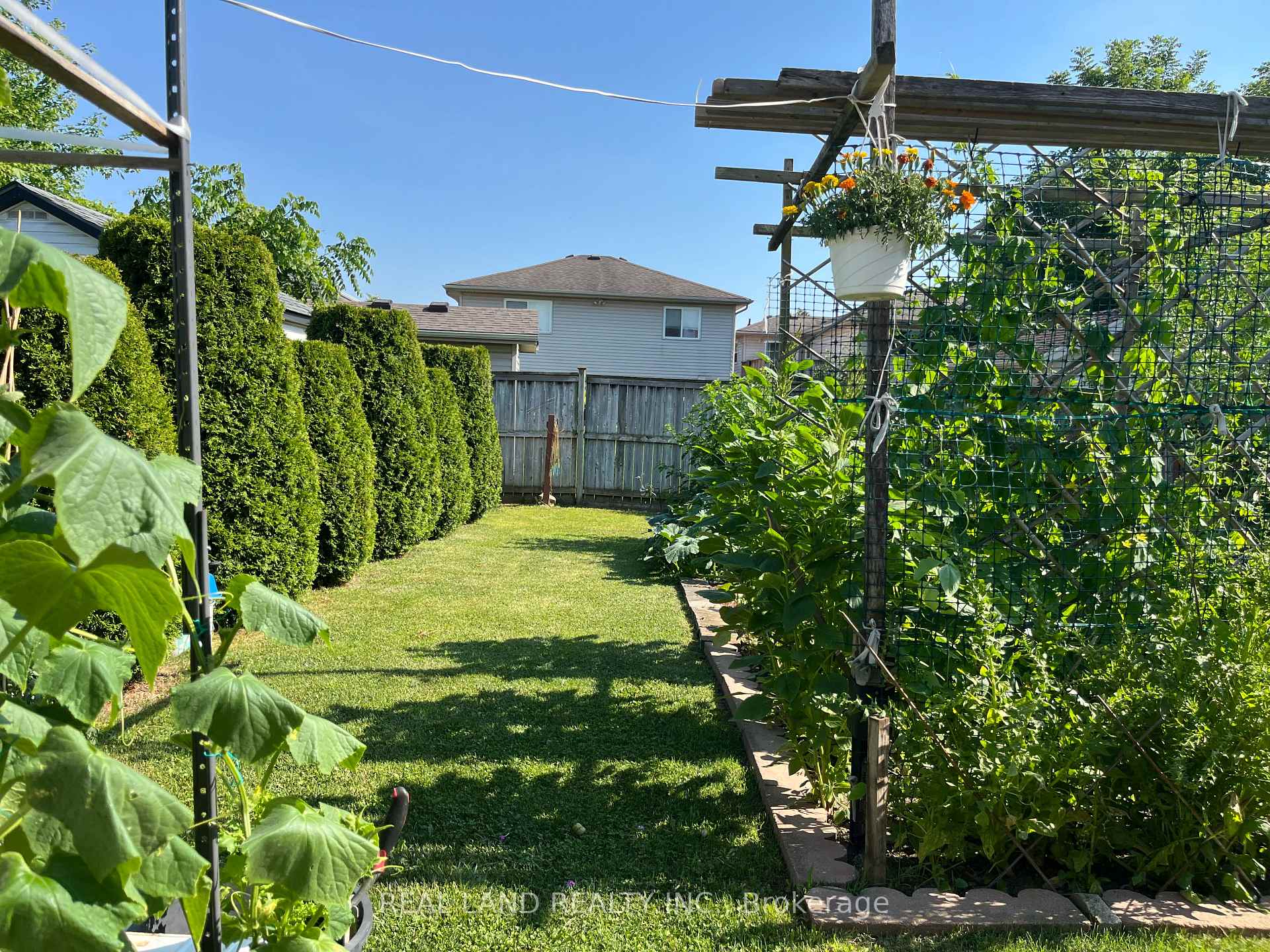 Photo 25 of 8154 Post Road, Niagara Falls, Ascot — HOMEH