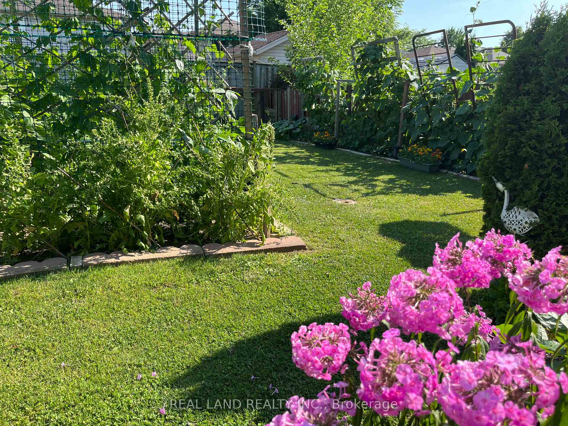 Photo 26 of 8154 Post Road, Niagara Falls, Ascot — HOMEH