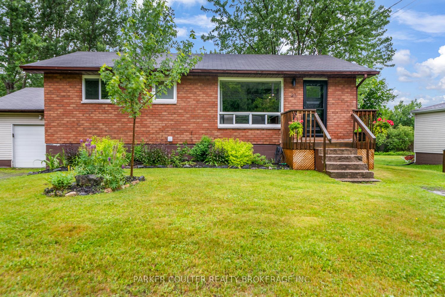 Photo 2 of 21 Louisa Street, Parry Sound — HOMEH